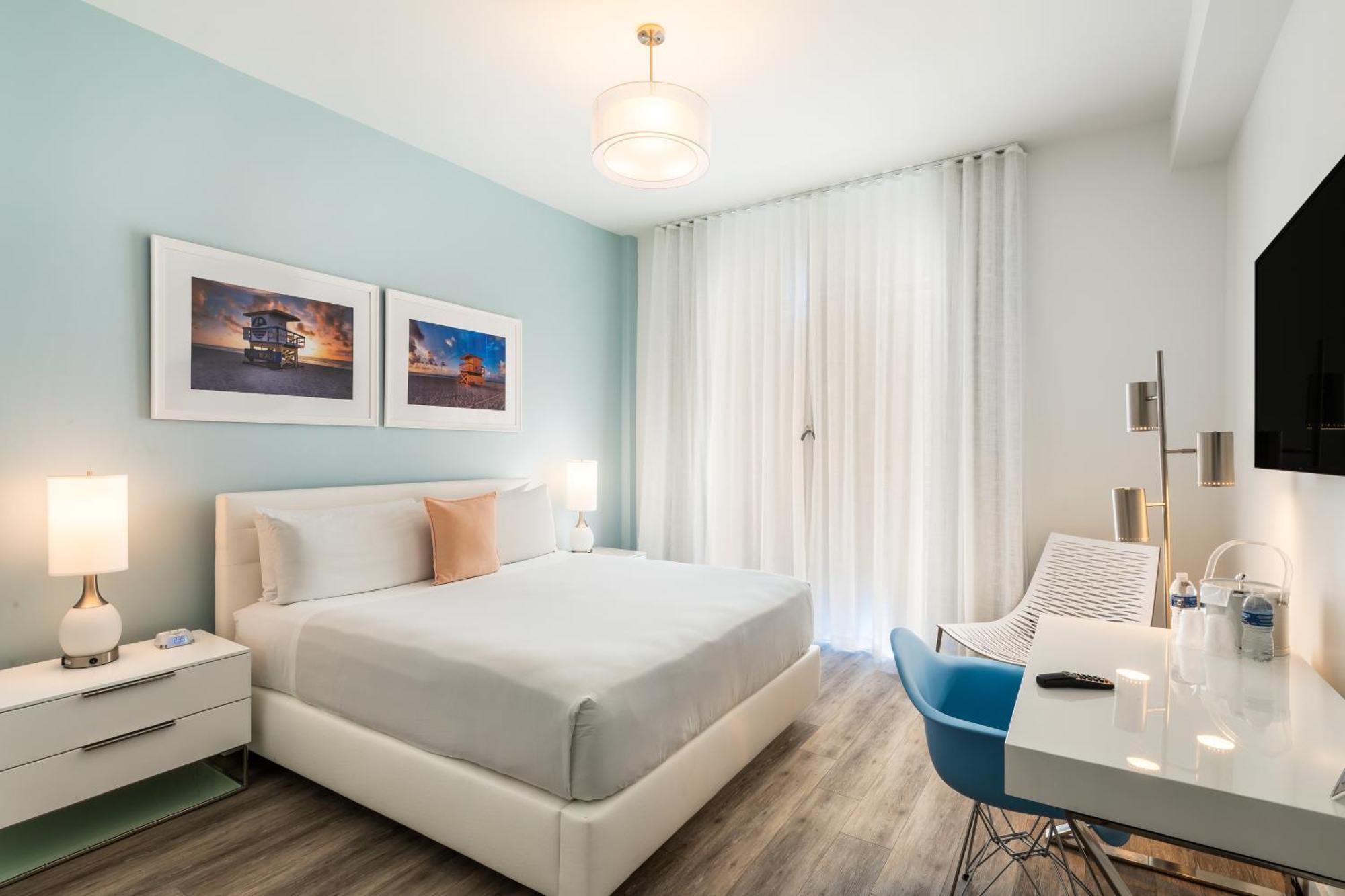 Deluxe King Room