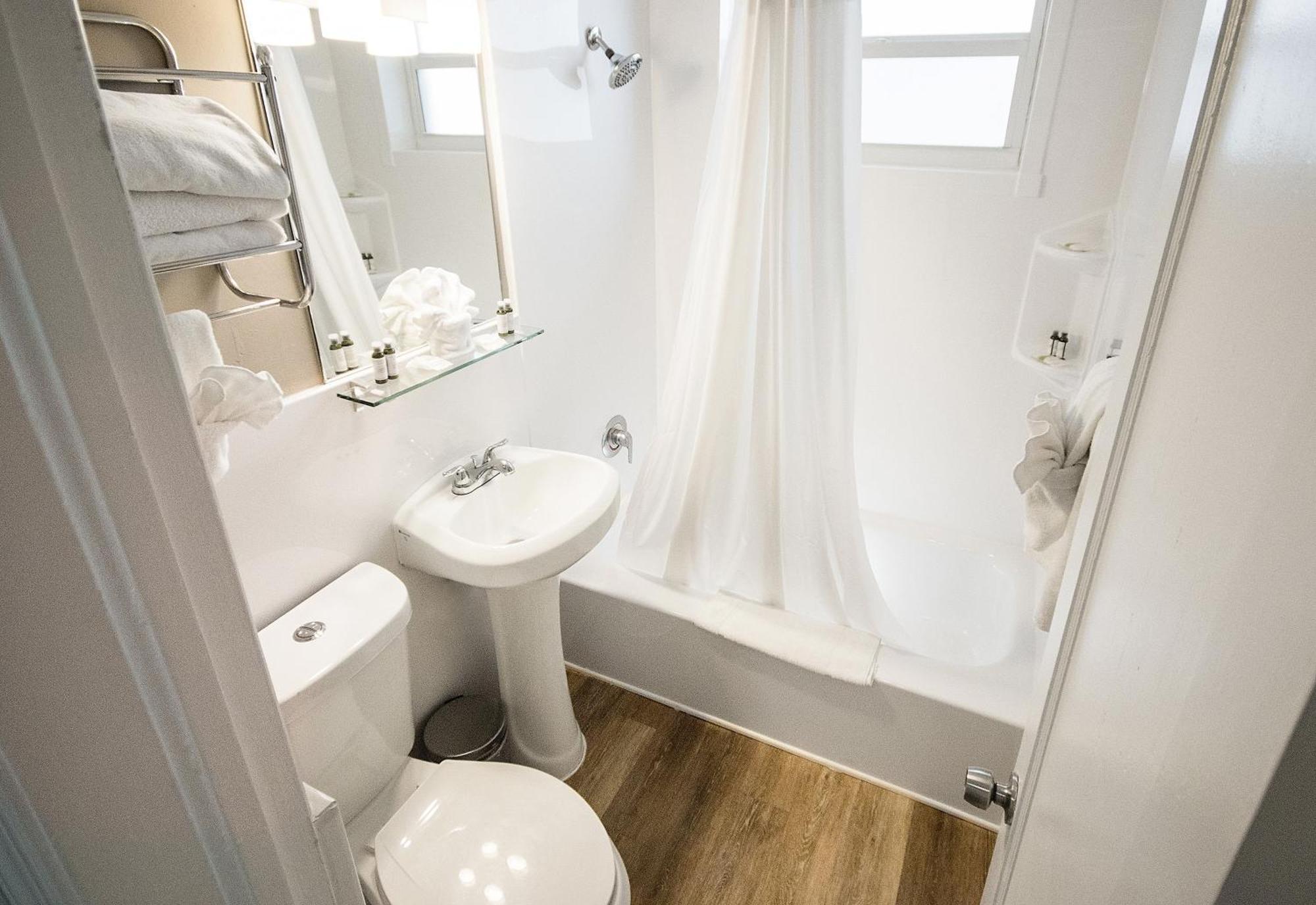 Queen Suite with Sofa Bed,1227216326:JPEG