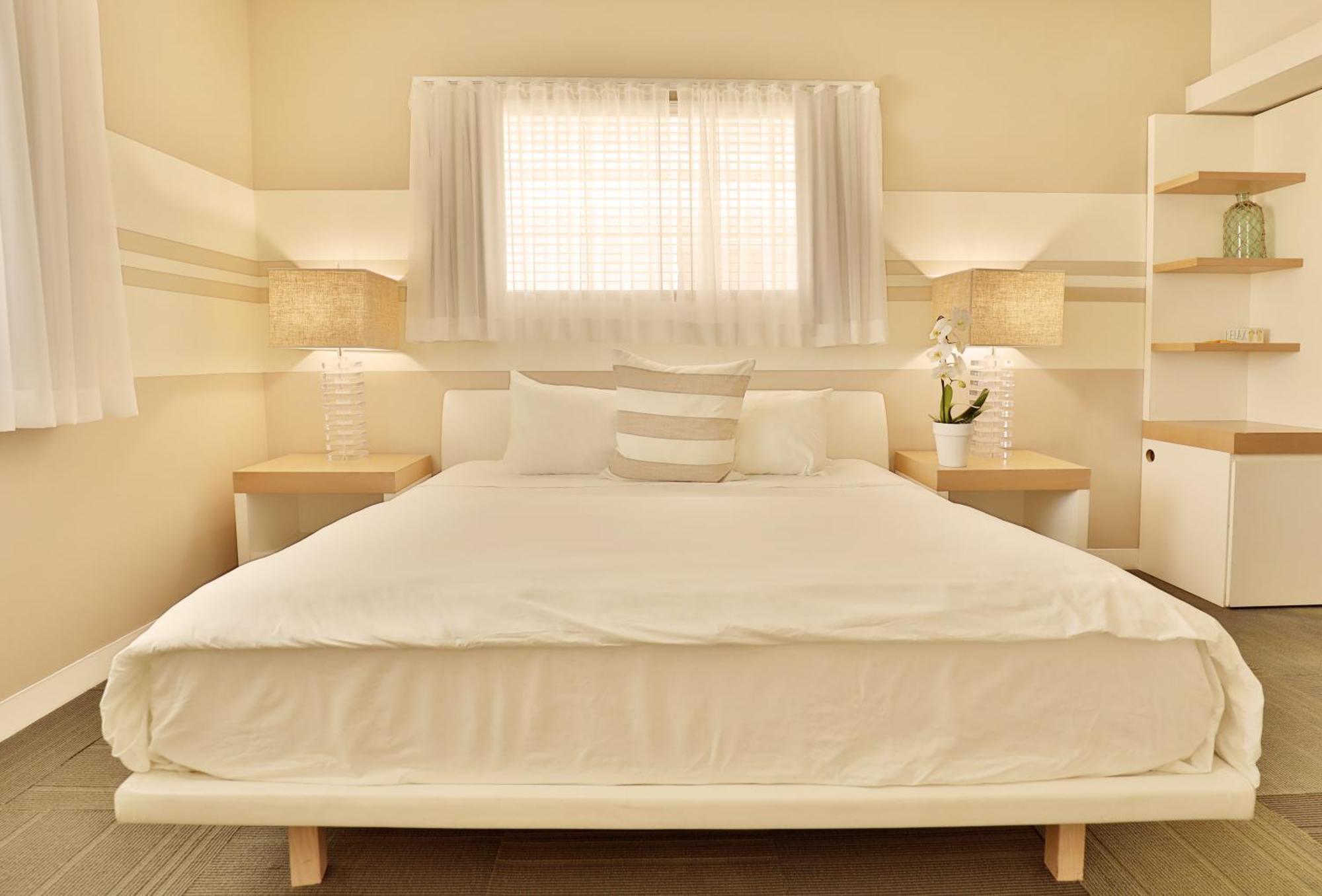 King Room with Roll-In Shower - Disability Access,1303777531:JPEG