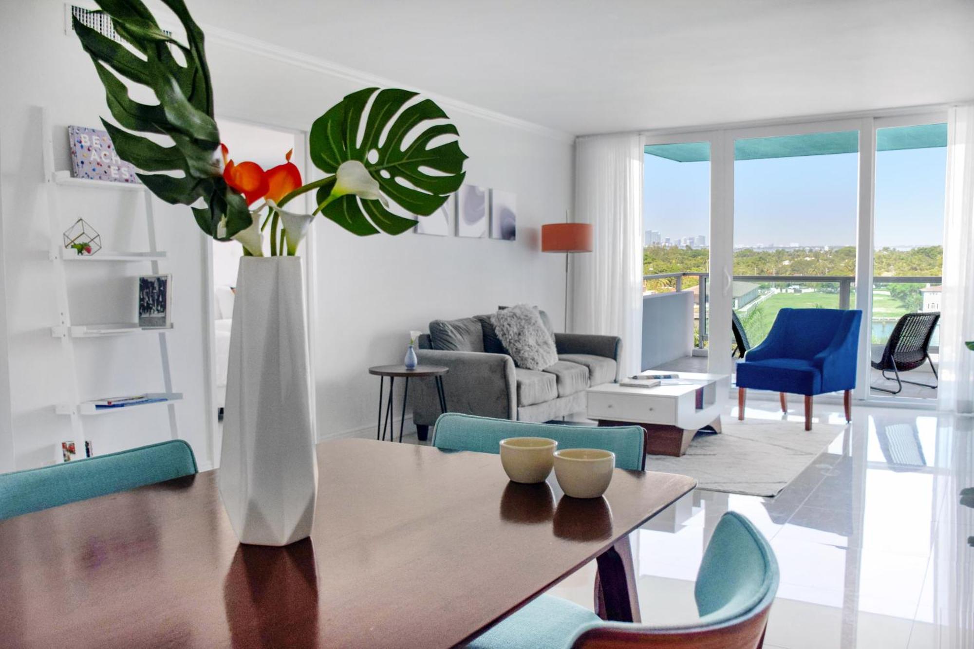 Deluxe Cityview Suite 2 Bedroom & 2 Bath Kitchen