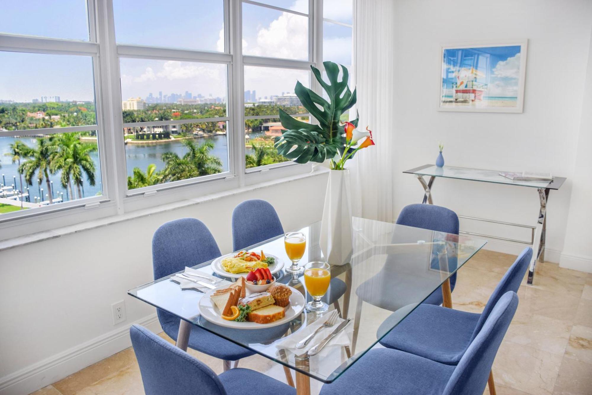 Corner Bayview Master Suite 2 Bedroom 2 Bath Kitchen