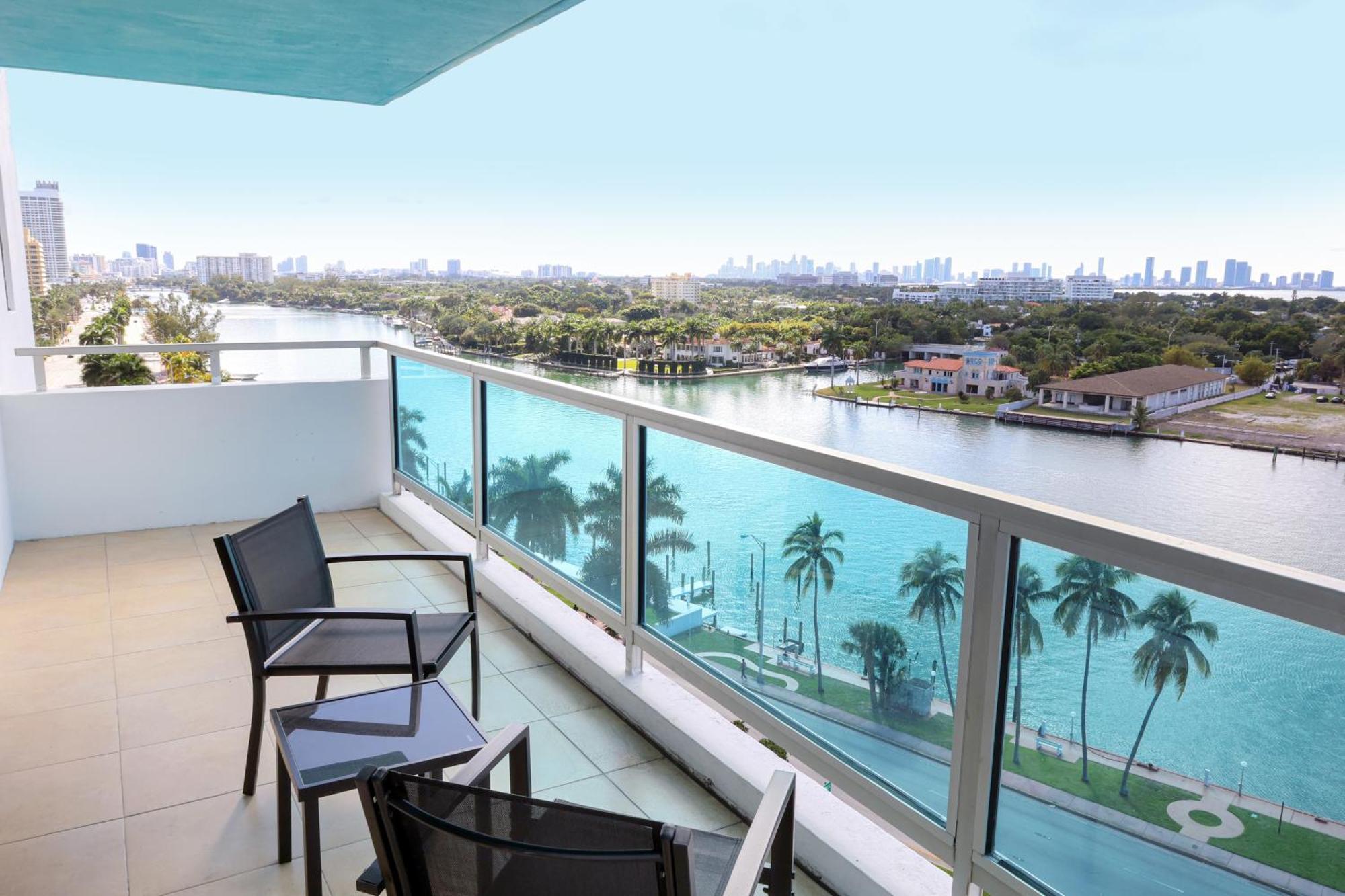 Premier Bayview Suite 3 Bedroom 2 Bath Granite Kitchen