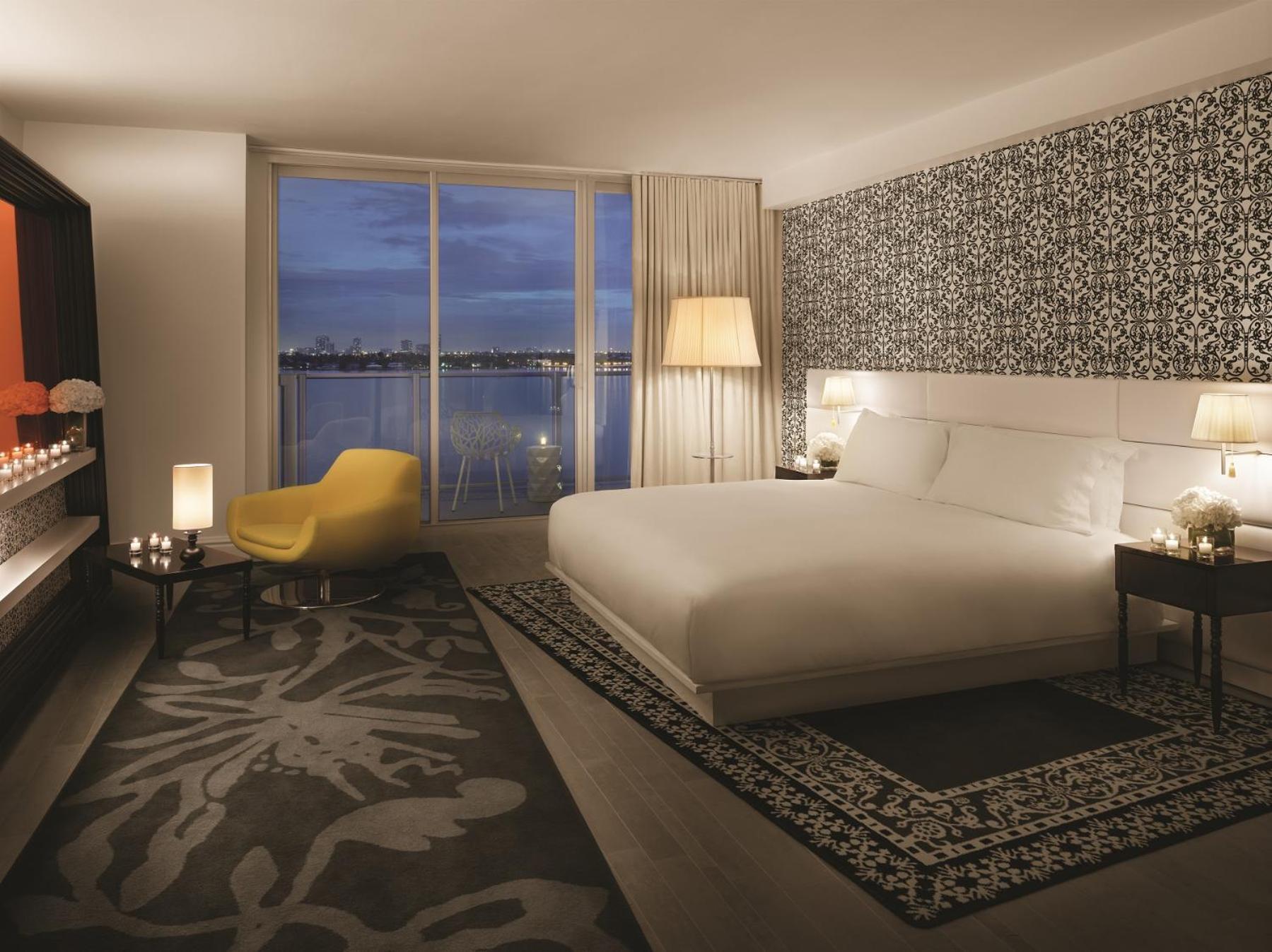 Deluxe Bay View Studio Suite w Balcony