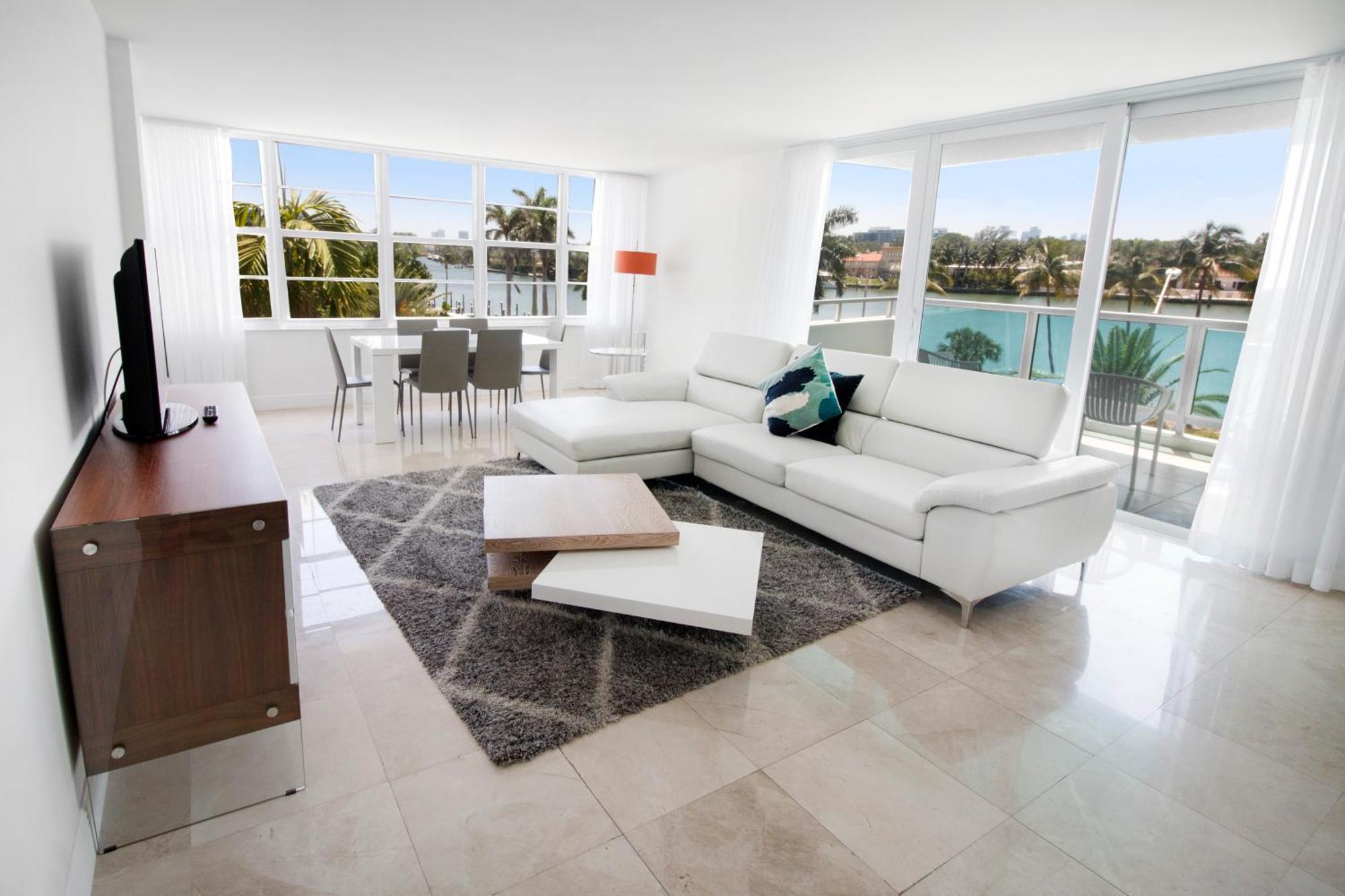 Premier Bayview Suite 3 Bedroom 2 Bath Granite Kitchen