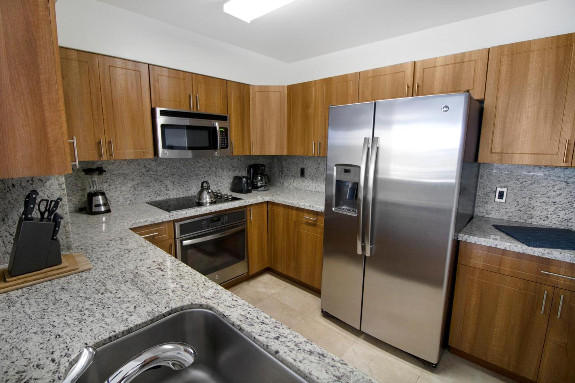 Premier Bayview Suite 3 Bedroom 2 Bath Granite Kitchen