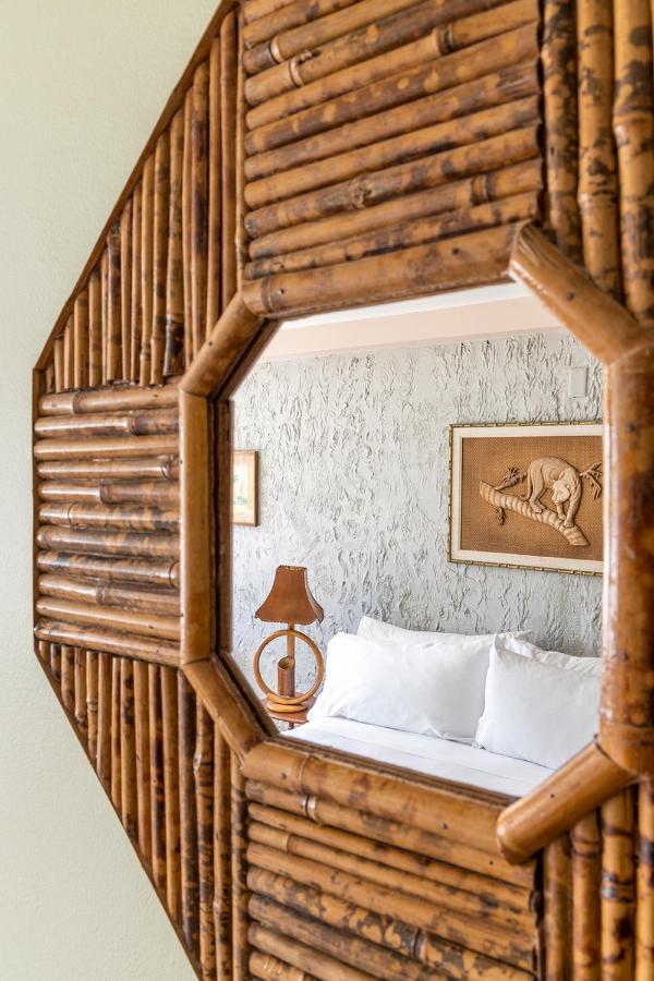 Deluxe Queen Ocean Room