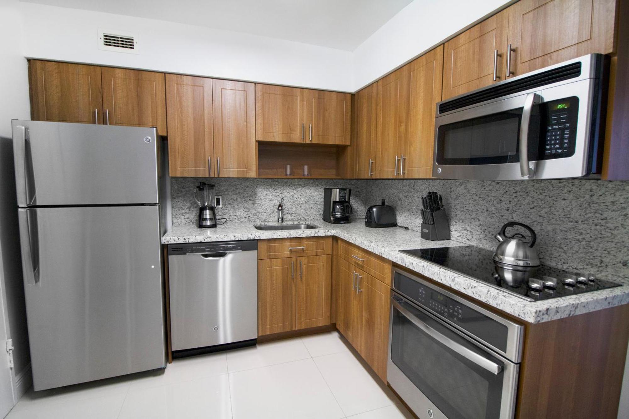 Deluxe Cityview Suite 2 Bedroom & 2 Bath Kitchen
