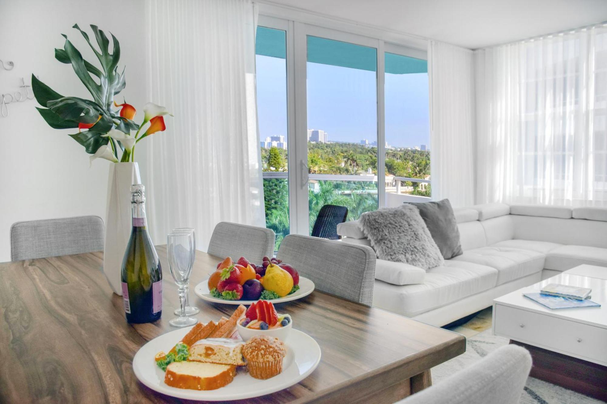 Premier Bayview Suite 3 Bedroom 2 Bath Granite Kitchen
