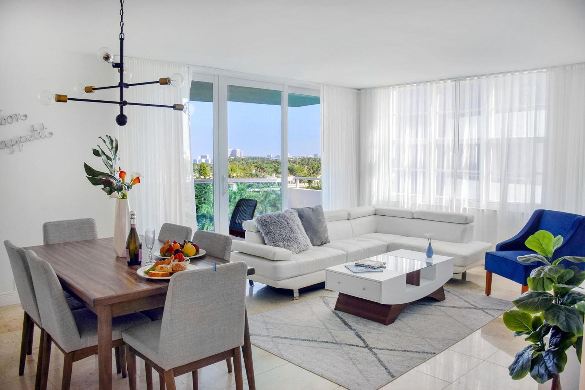 Premier Bayview Suite 3 Bedroom 2 Bath Granite Kitchen