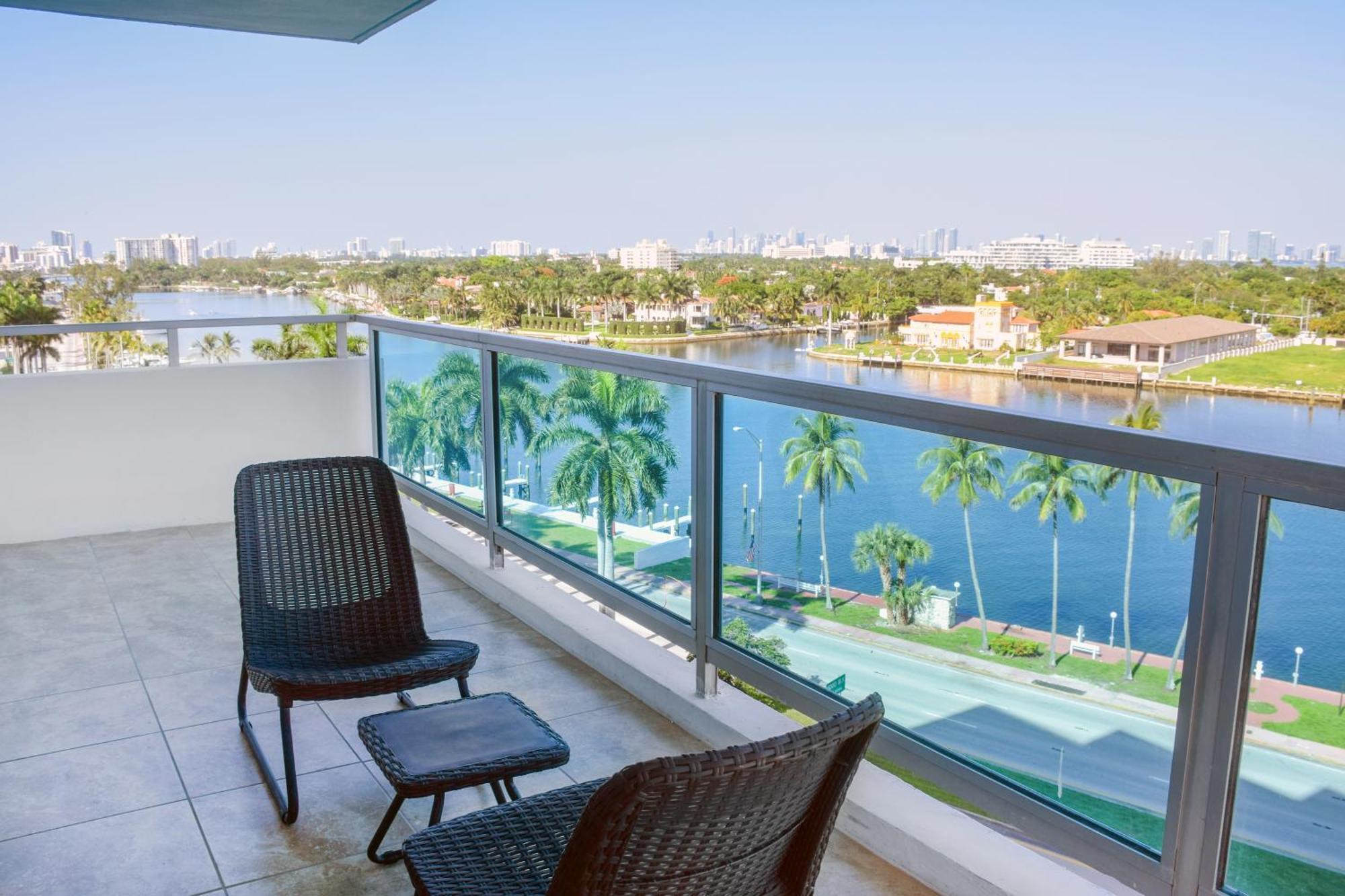 Premier Bayview Suite 3 Bedroom 2 Bath Granite Kitchen