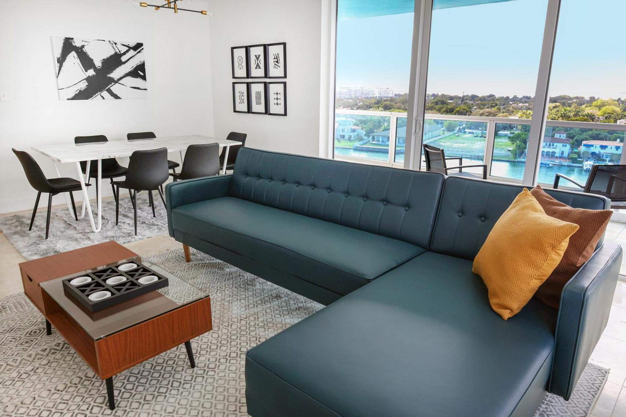 Premier Bayview Suite 3 Bedroom 2 Bath Granite Kitchen