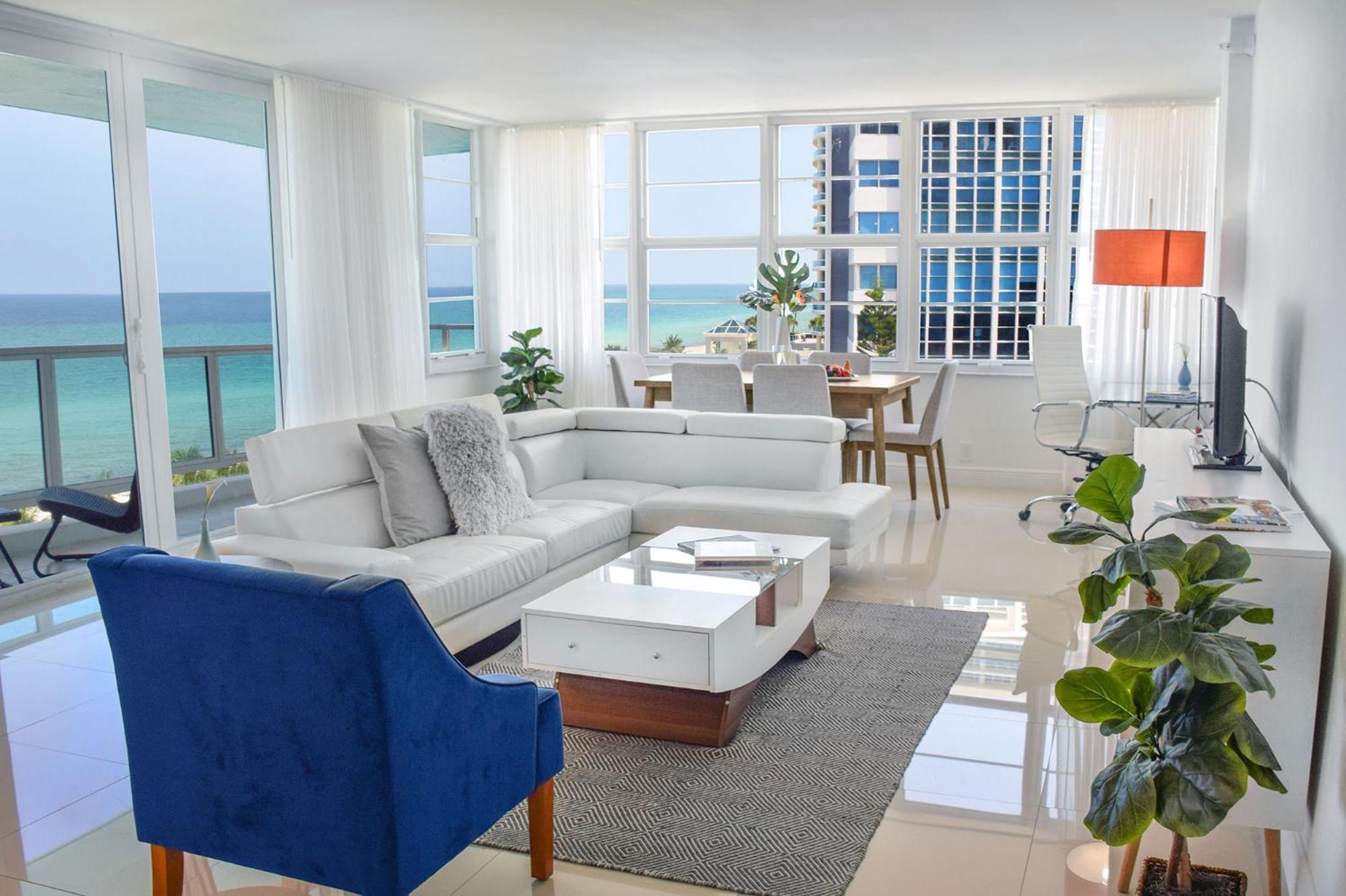 Corner Oceanview Master Suite 2 Bedroom 2 Bath Kitchen