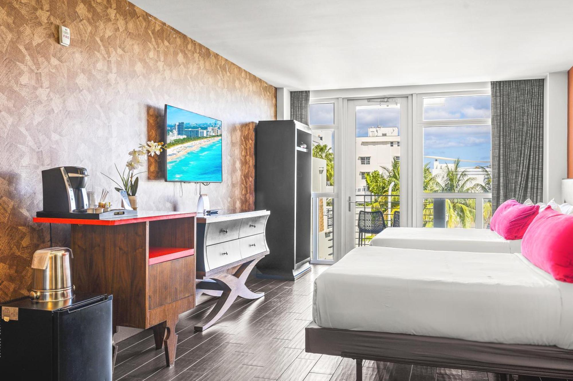 Deluxe Double Room with Balcony,1448679235:JPEG