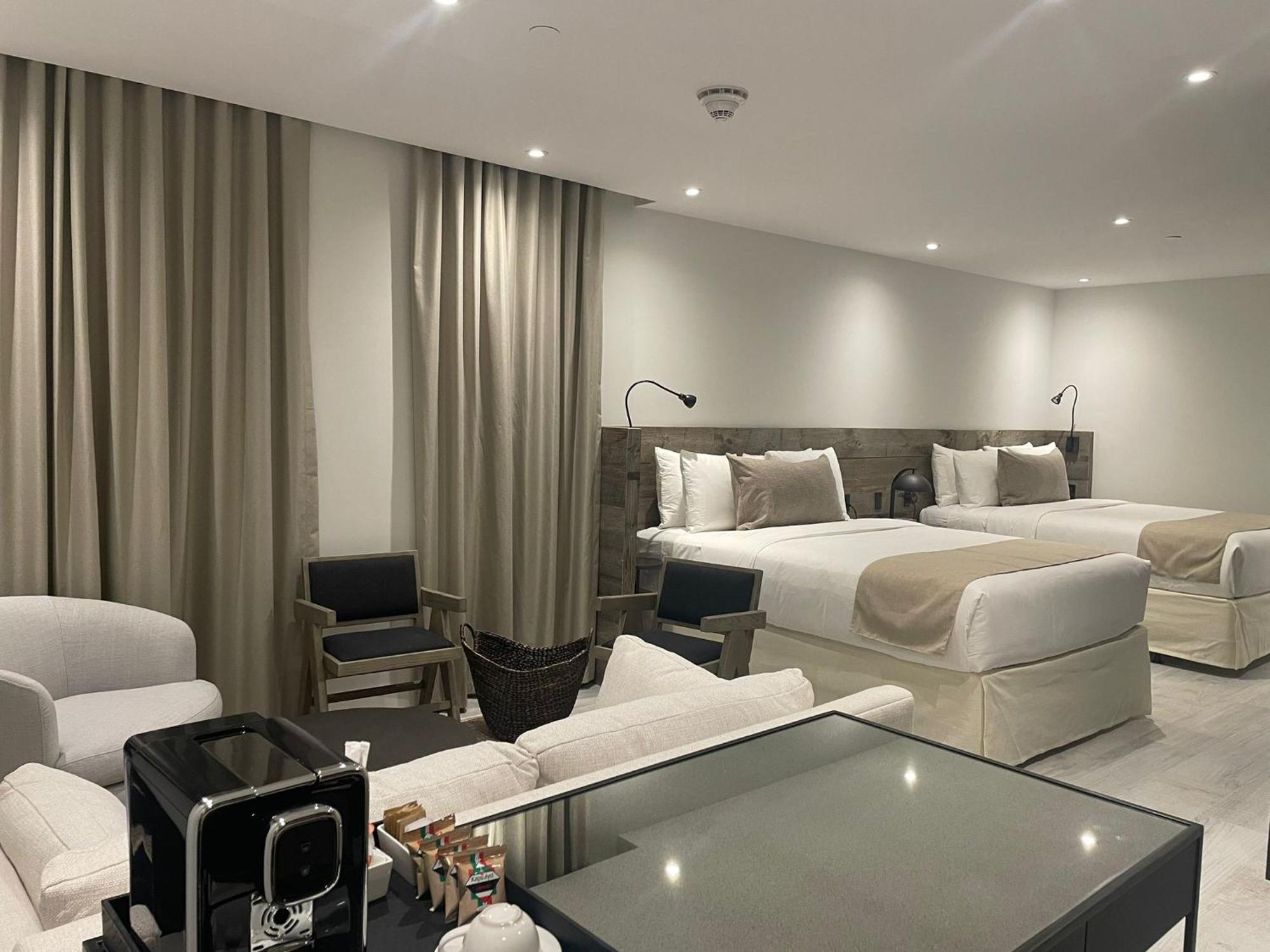 Deluxe Queen Suite,1541875417:JPEG