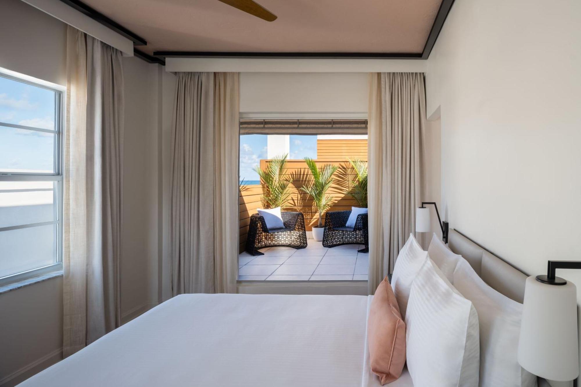 Premium Queen Room Partial ocean view roof top Terrace