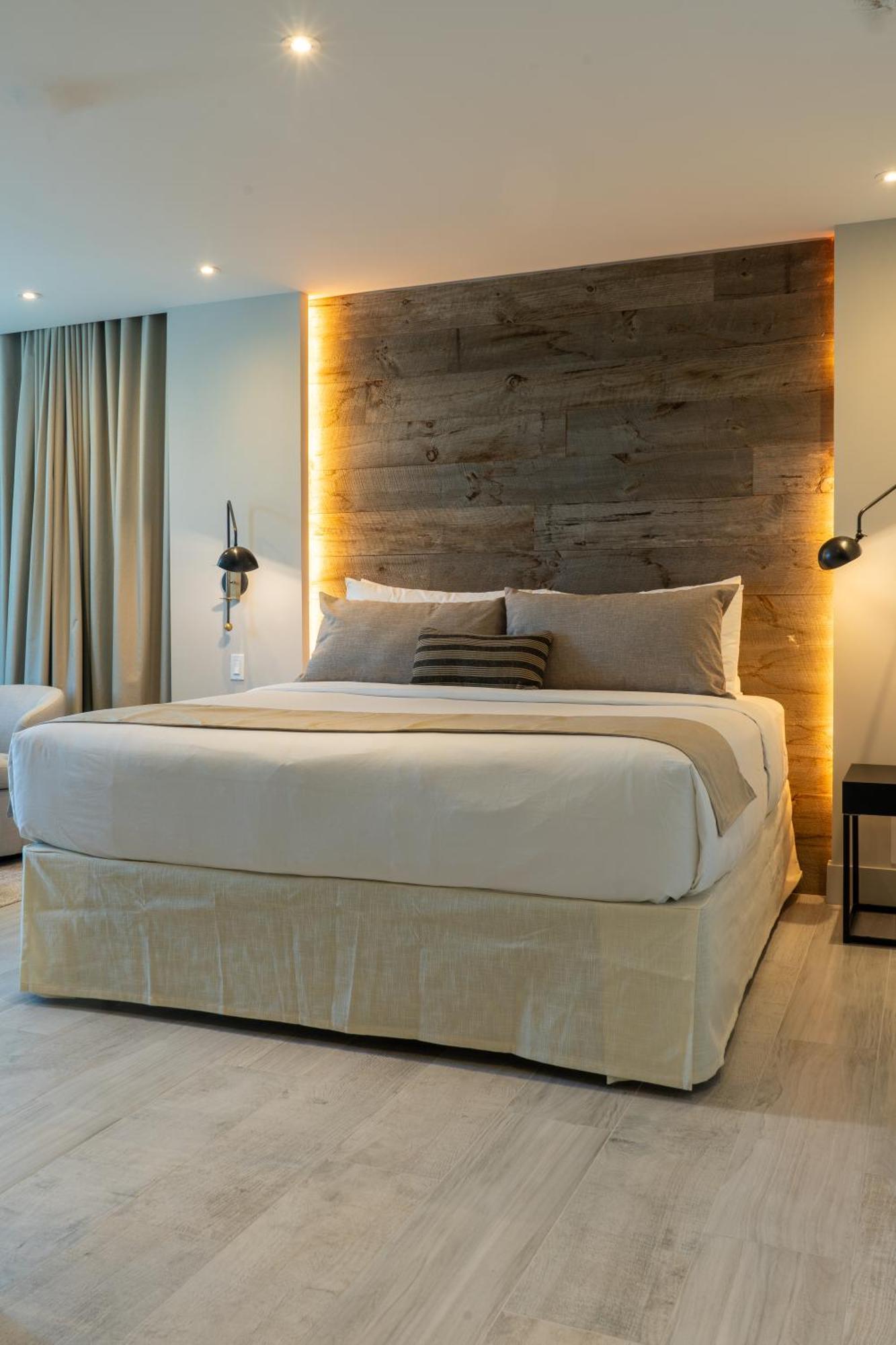 Deluxe King Suite