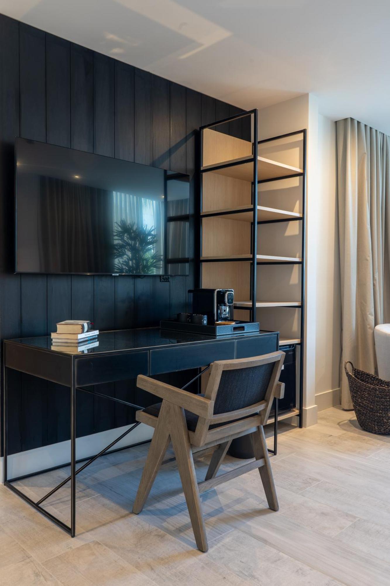 Deluxe King Suite