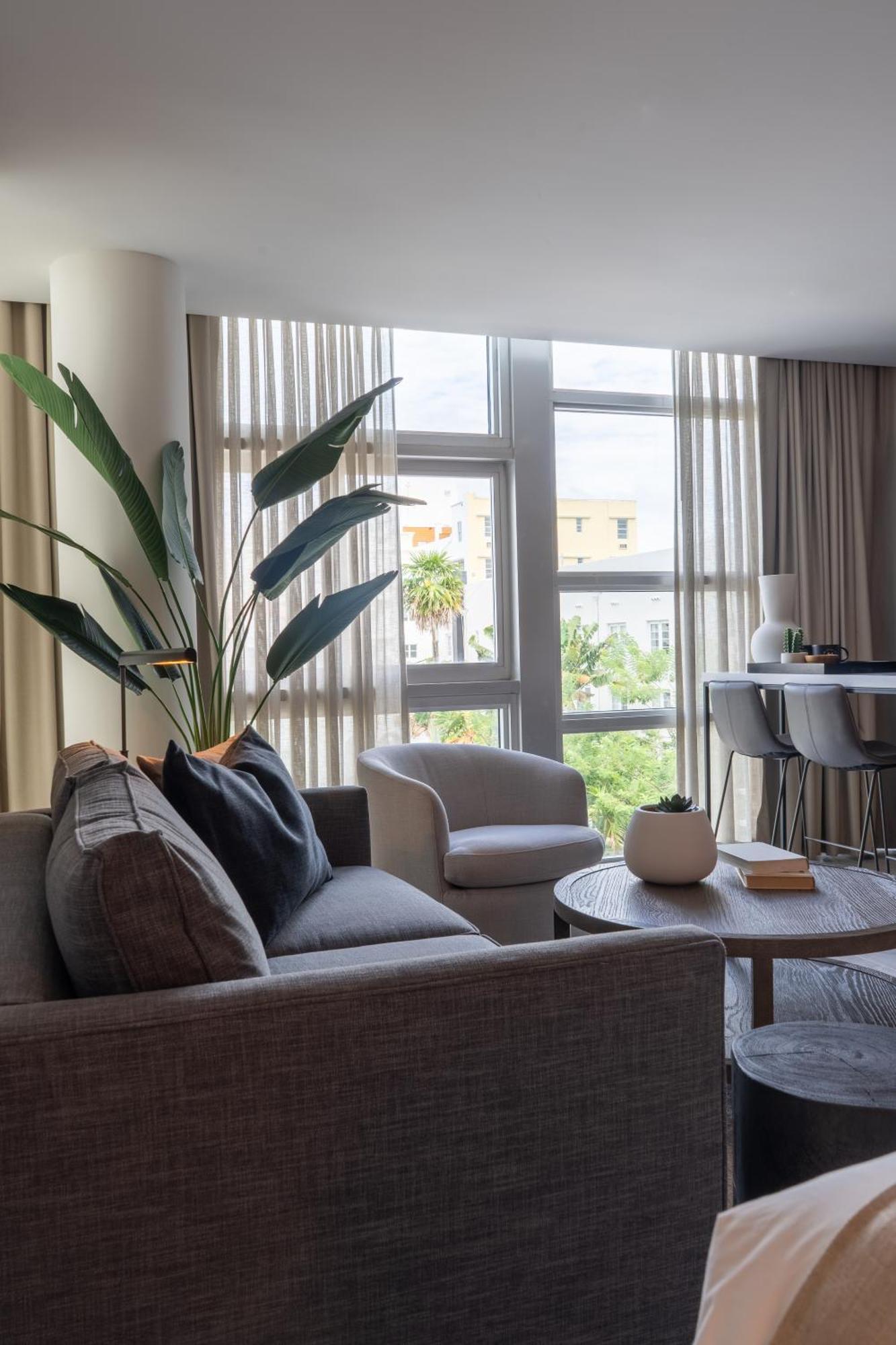 Deluxe King Suite