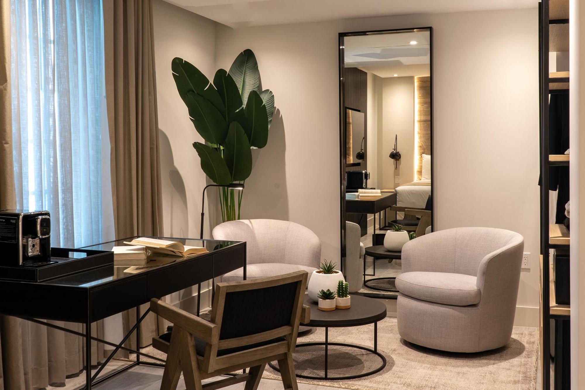 Deluxe Queen Suite