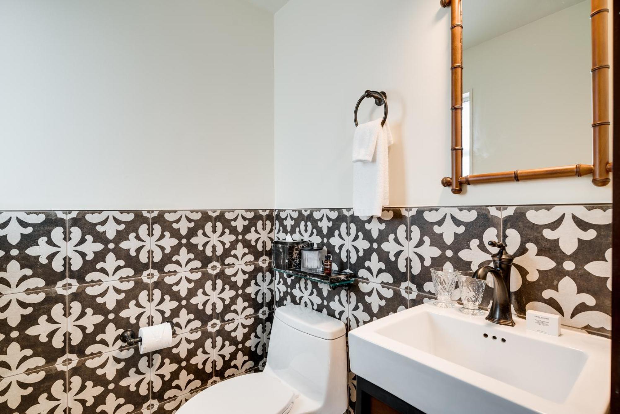 Deluxe King Suite