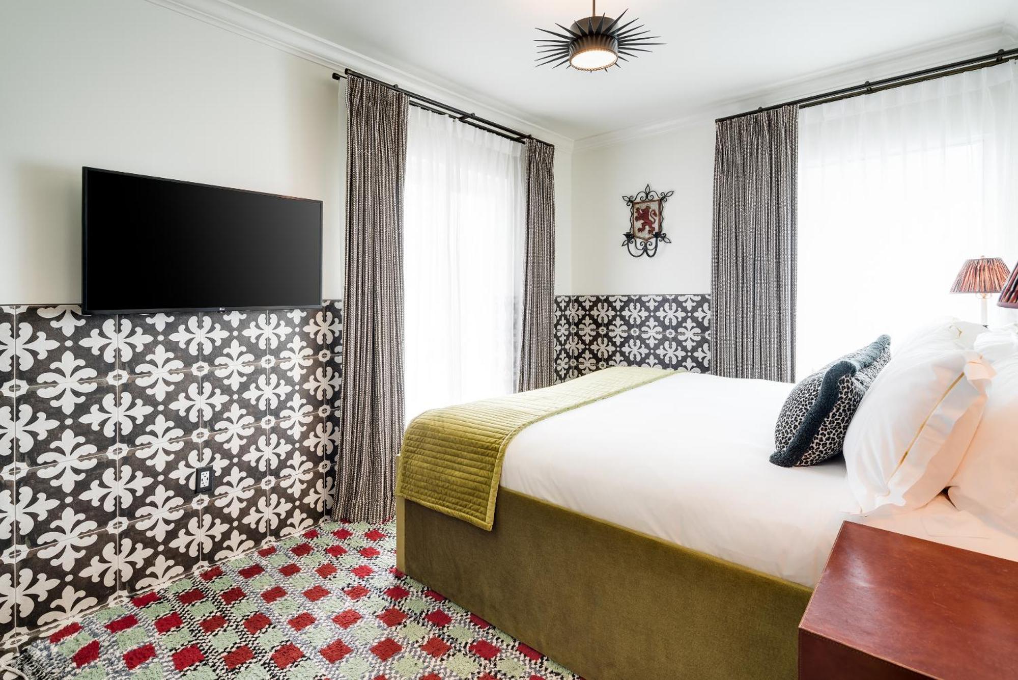 Deluxe King Suite
