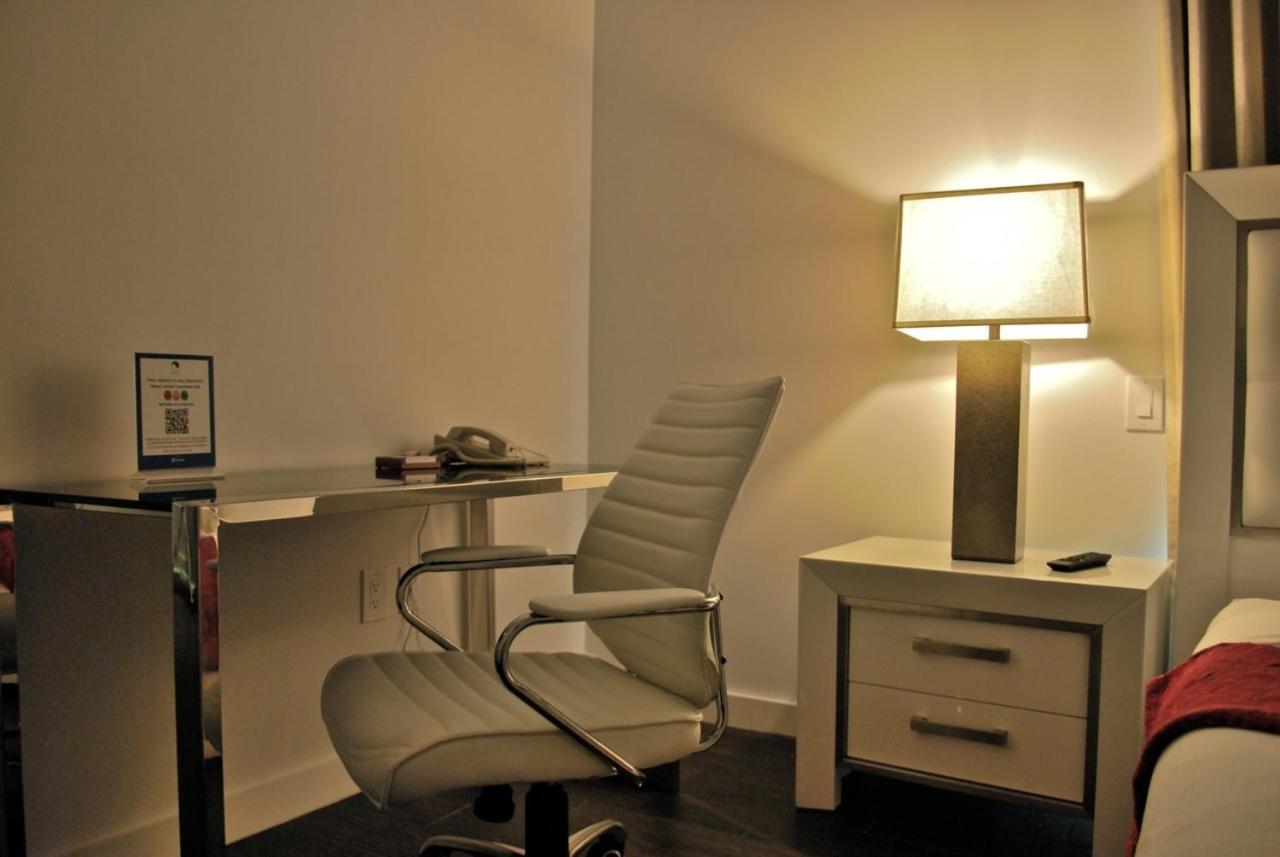 Deluxe Studio