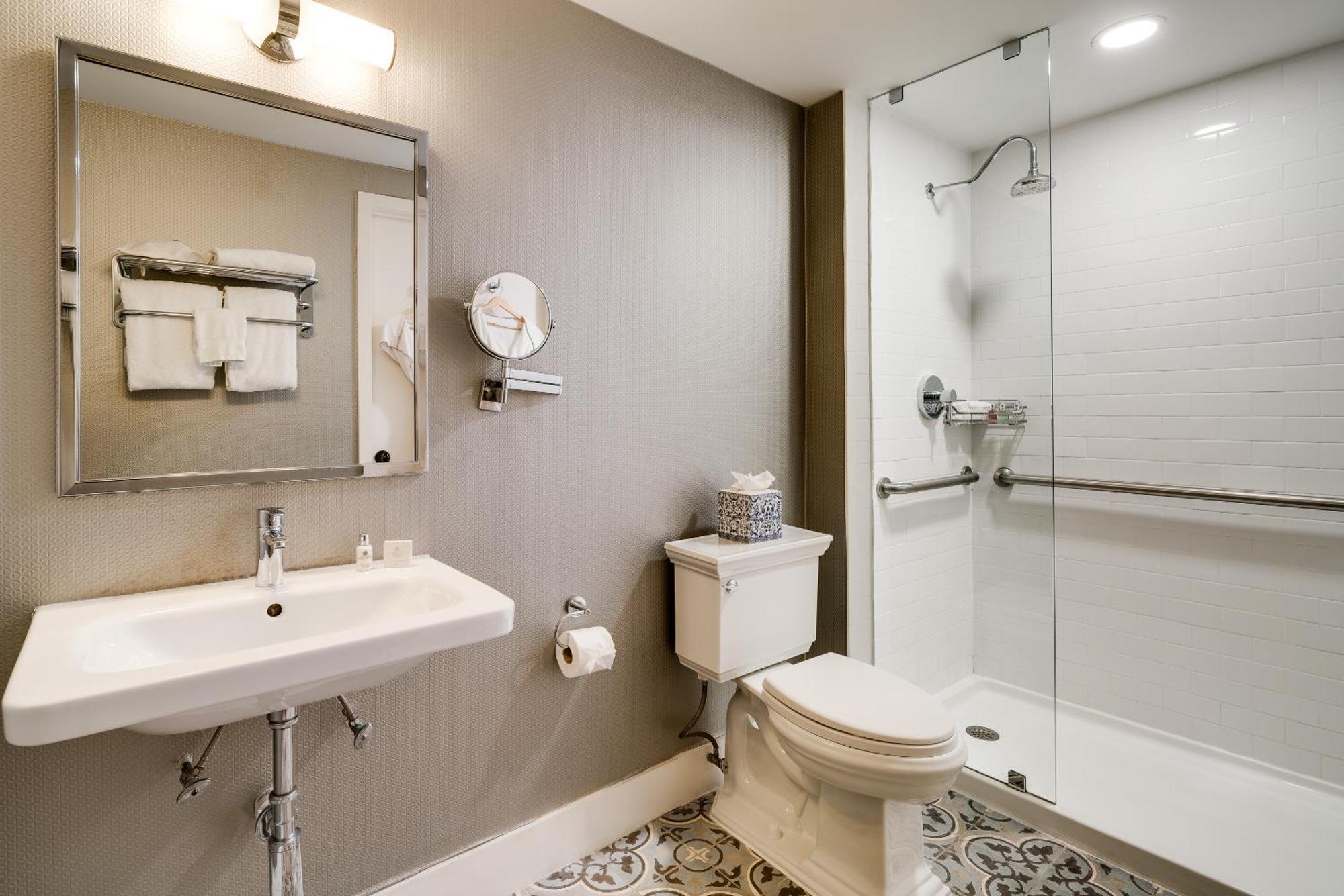One Bedroom Queen Suite Accessible