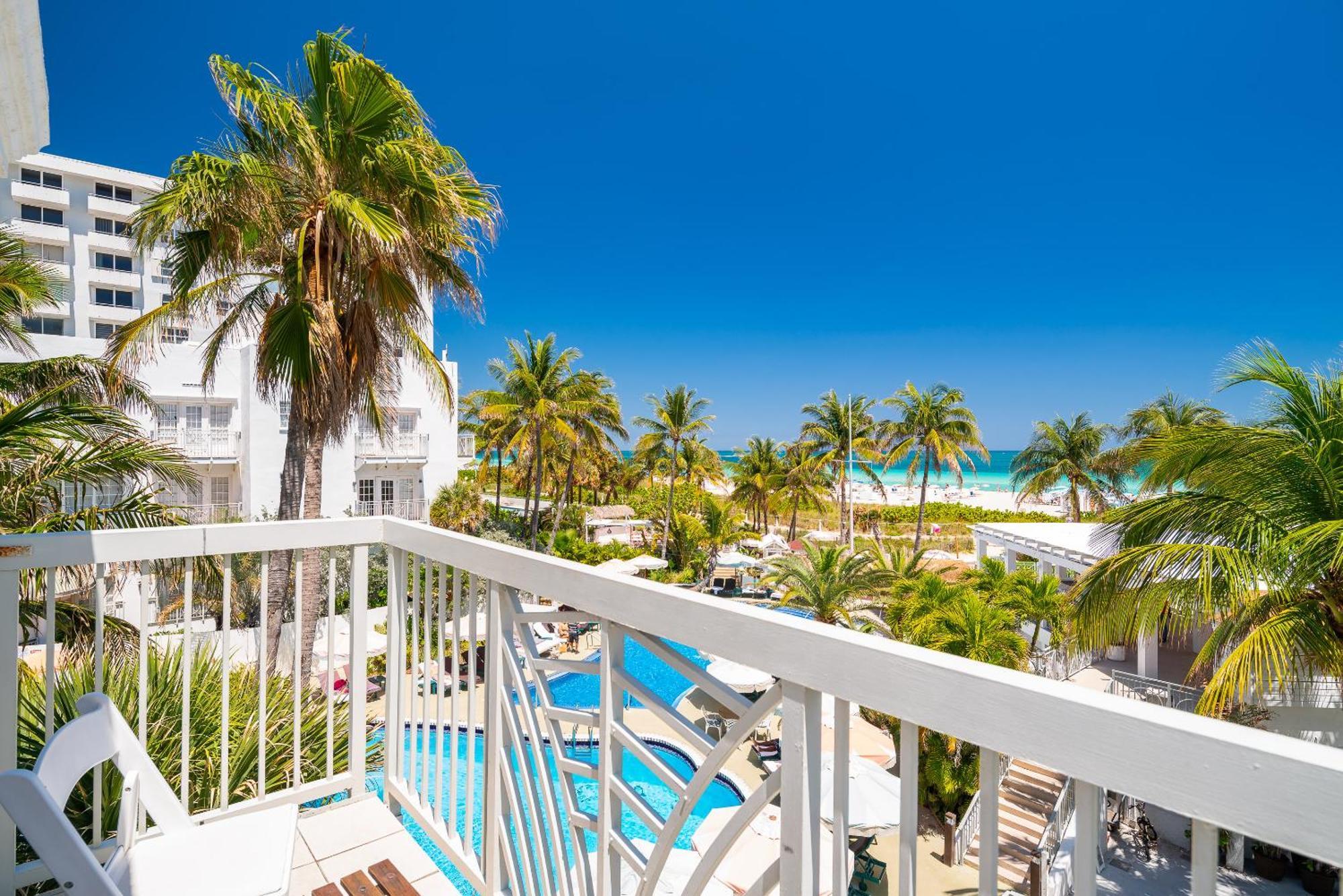 Junior Ocean Front King Suite Balcony