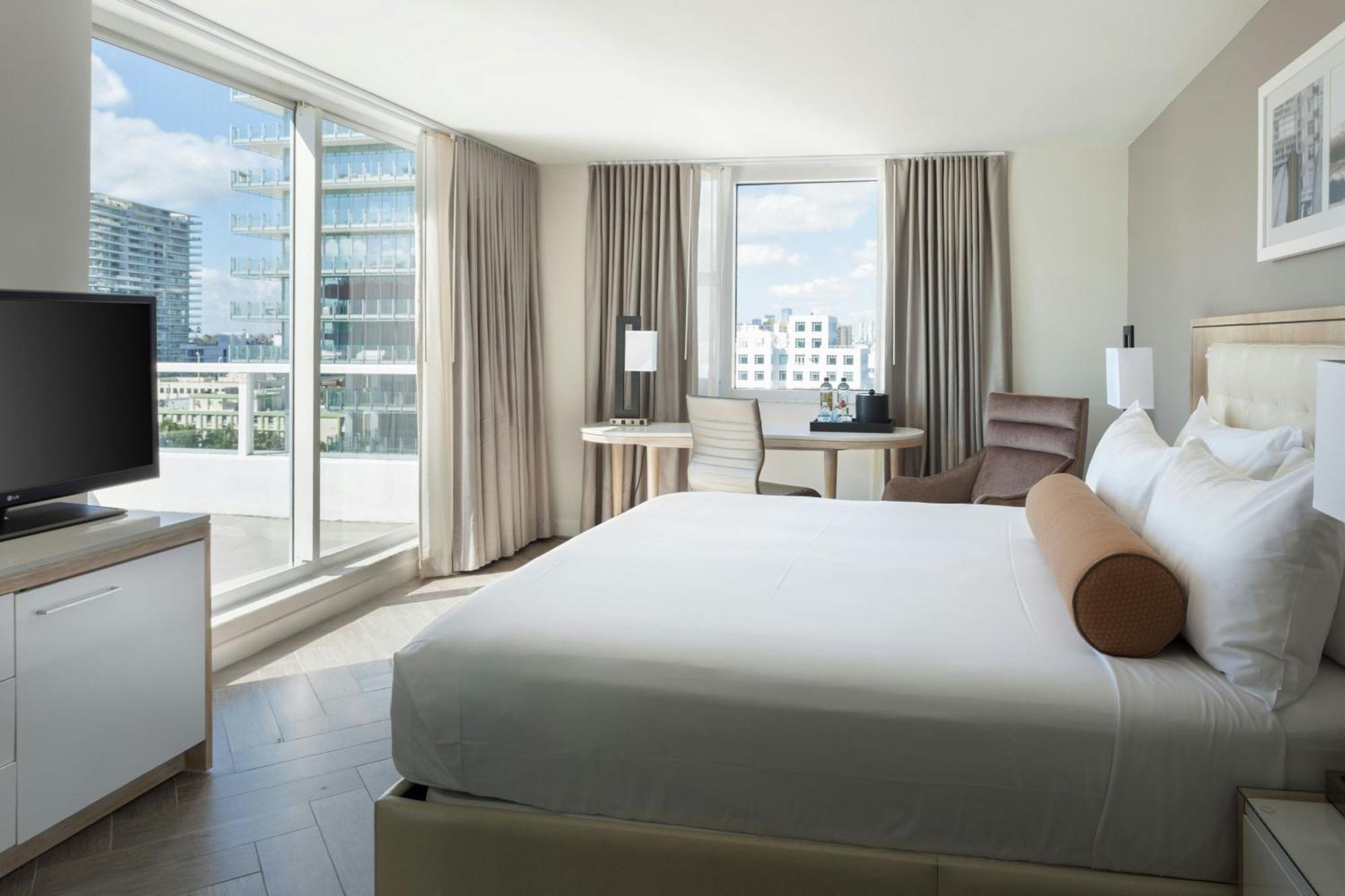 King Room Skyline View Adapted Tub Mobility Hearing Accessible