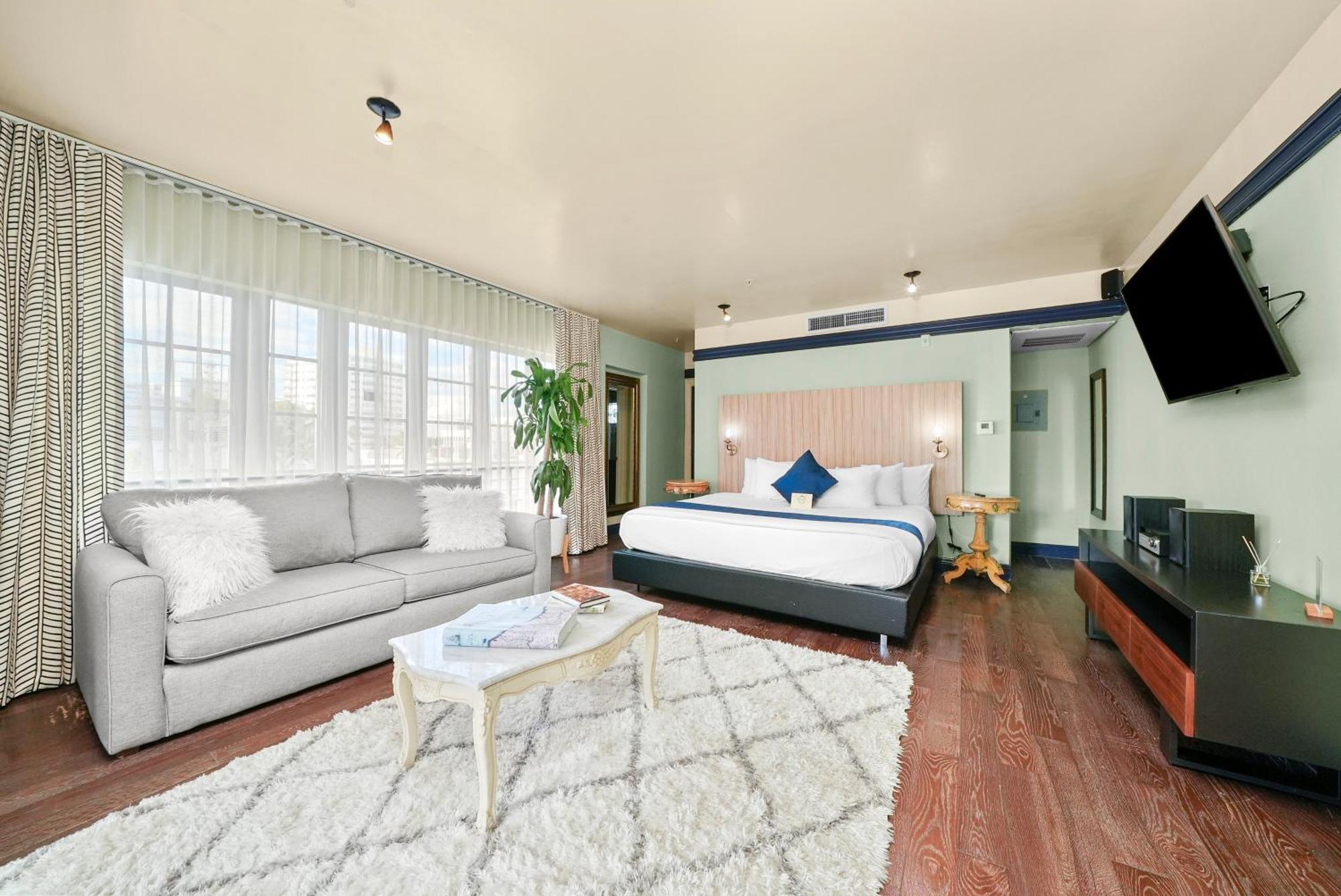 Penthouse Rooftop Terrace Suite