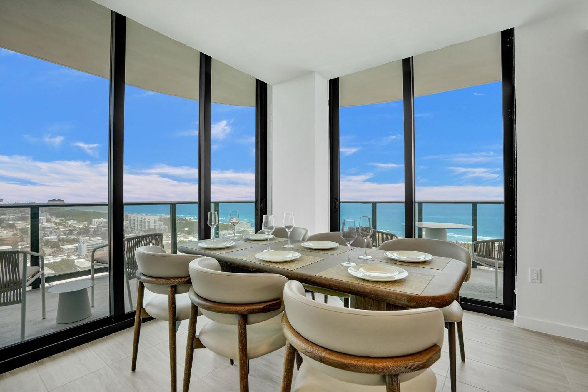 Three-Bedroom Apartment Ocean View