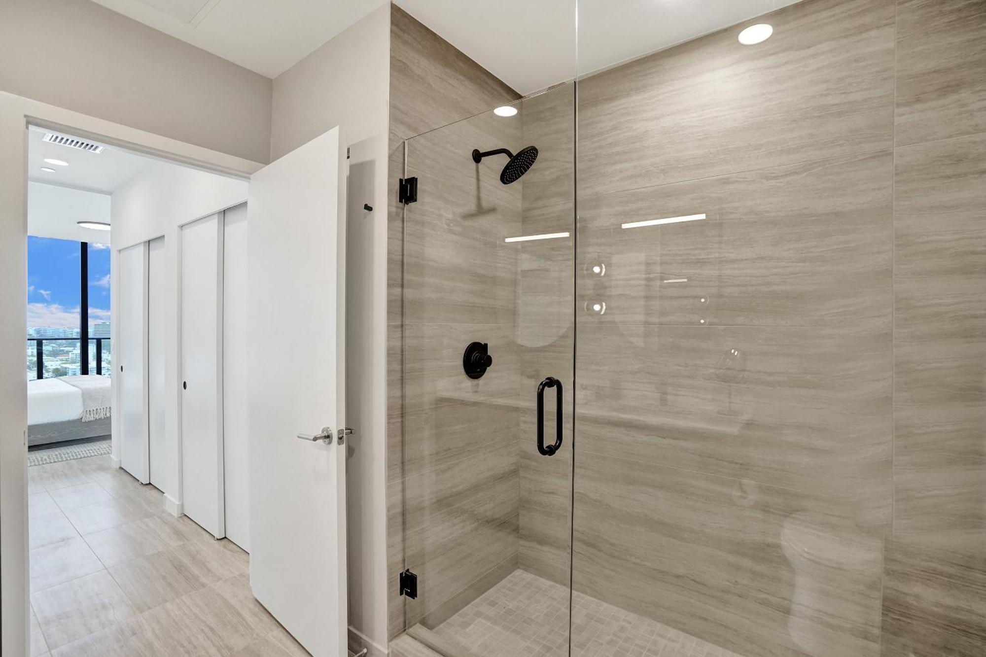 Three-Bedroom Apartment Ocean View