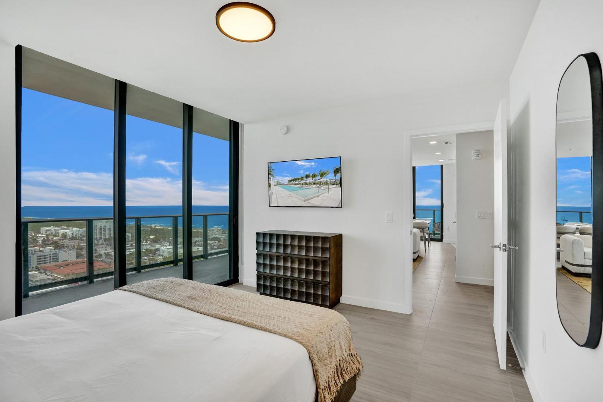 Three-Bedroom Apartment Ocean View