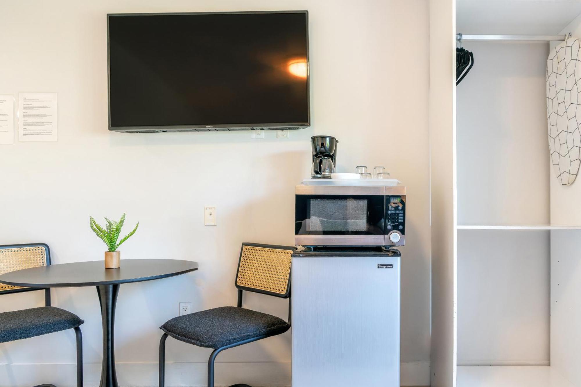 Double Room,1668108869:JPEG