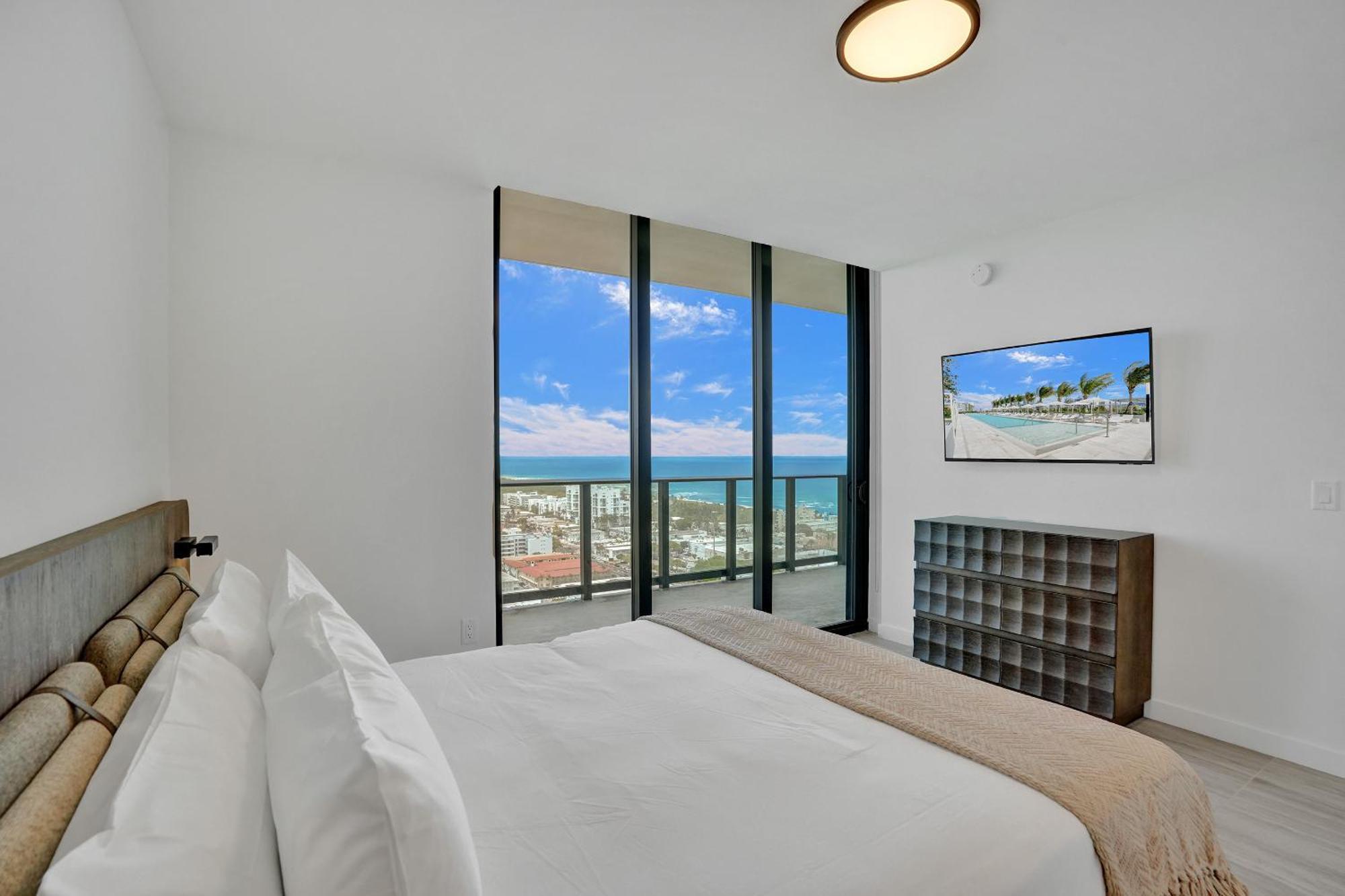Three-Bedroom Apartment Ocean View