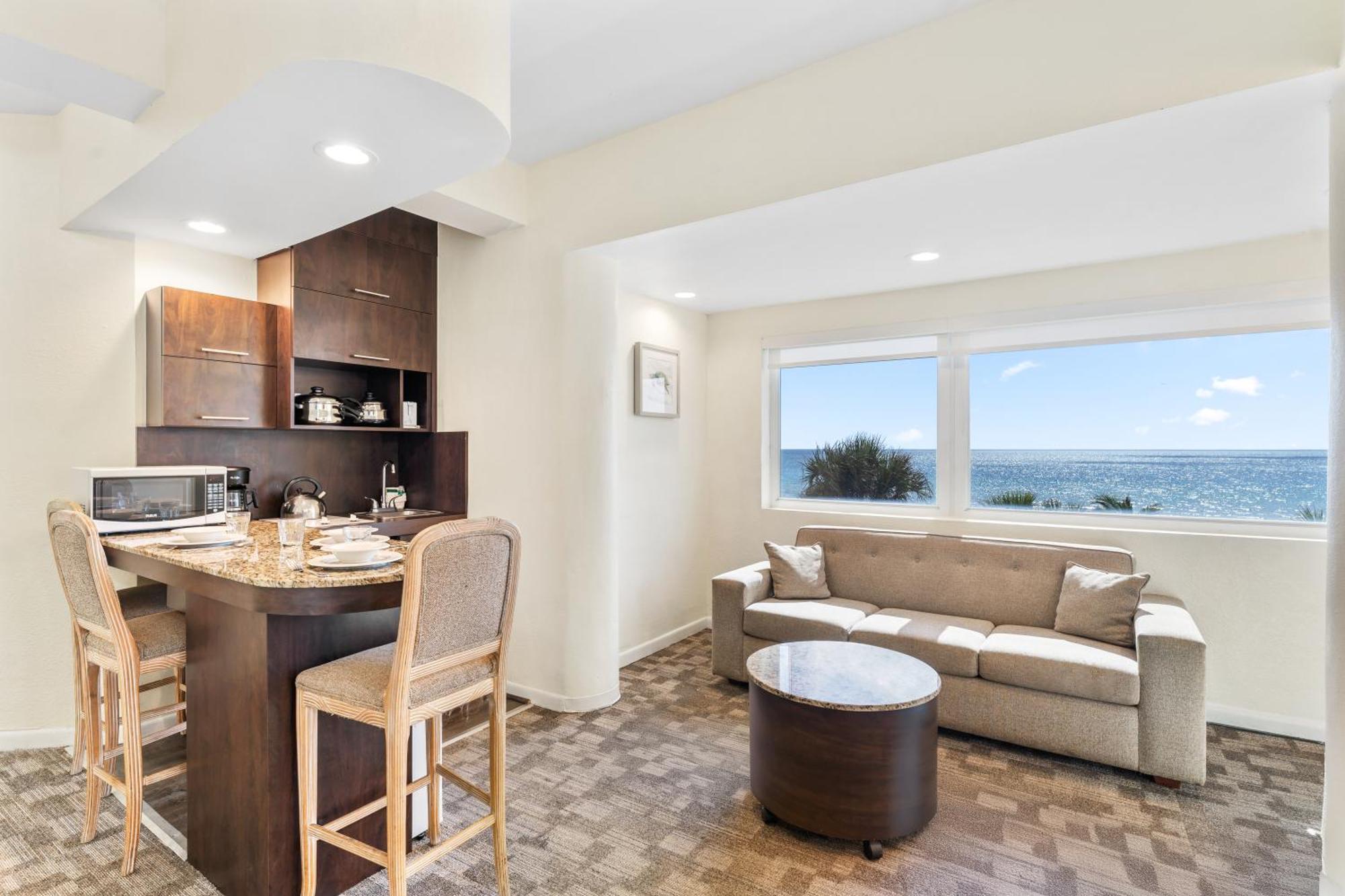 Queen Suite Sea View