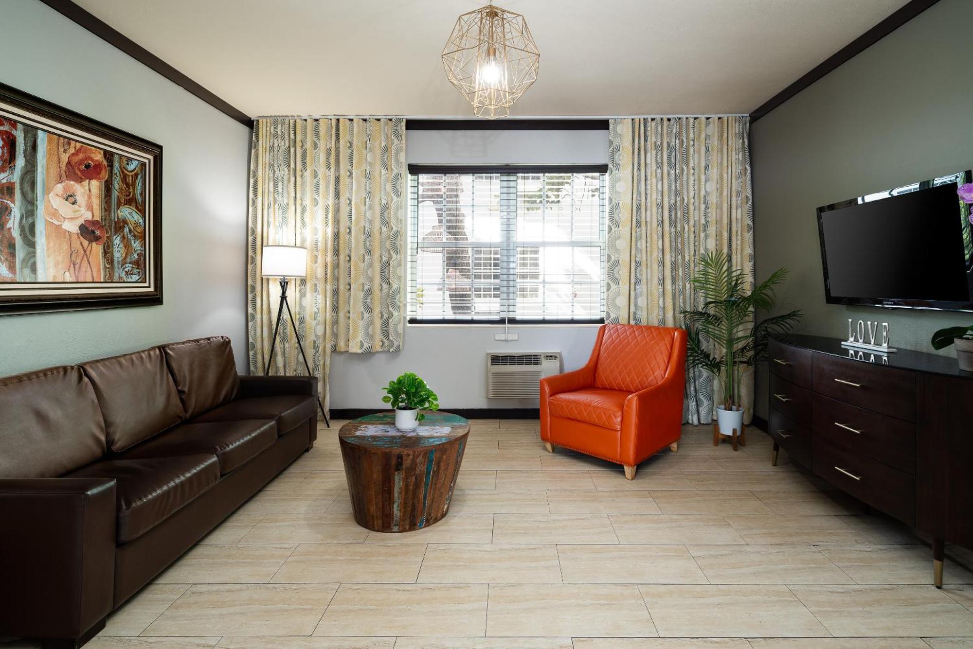 Courtyard View One Bedroom Double Queen Suite