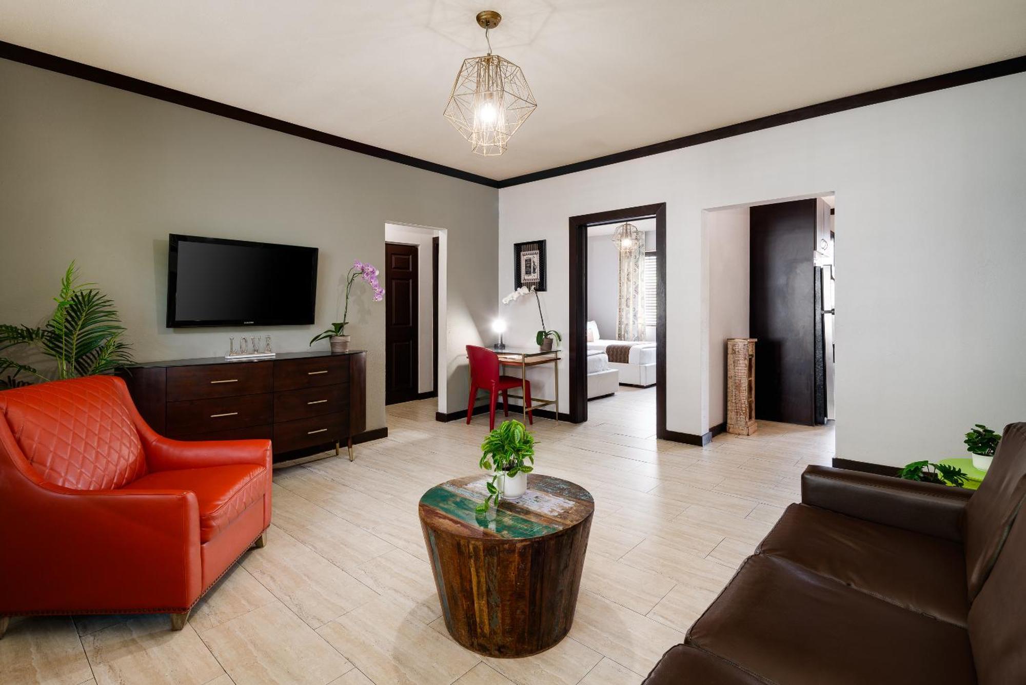Courtyard View One Bedroom Double Queen Suite
