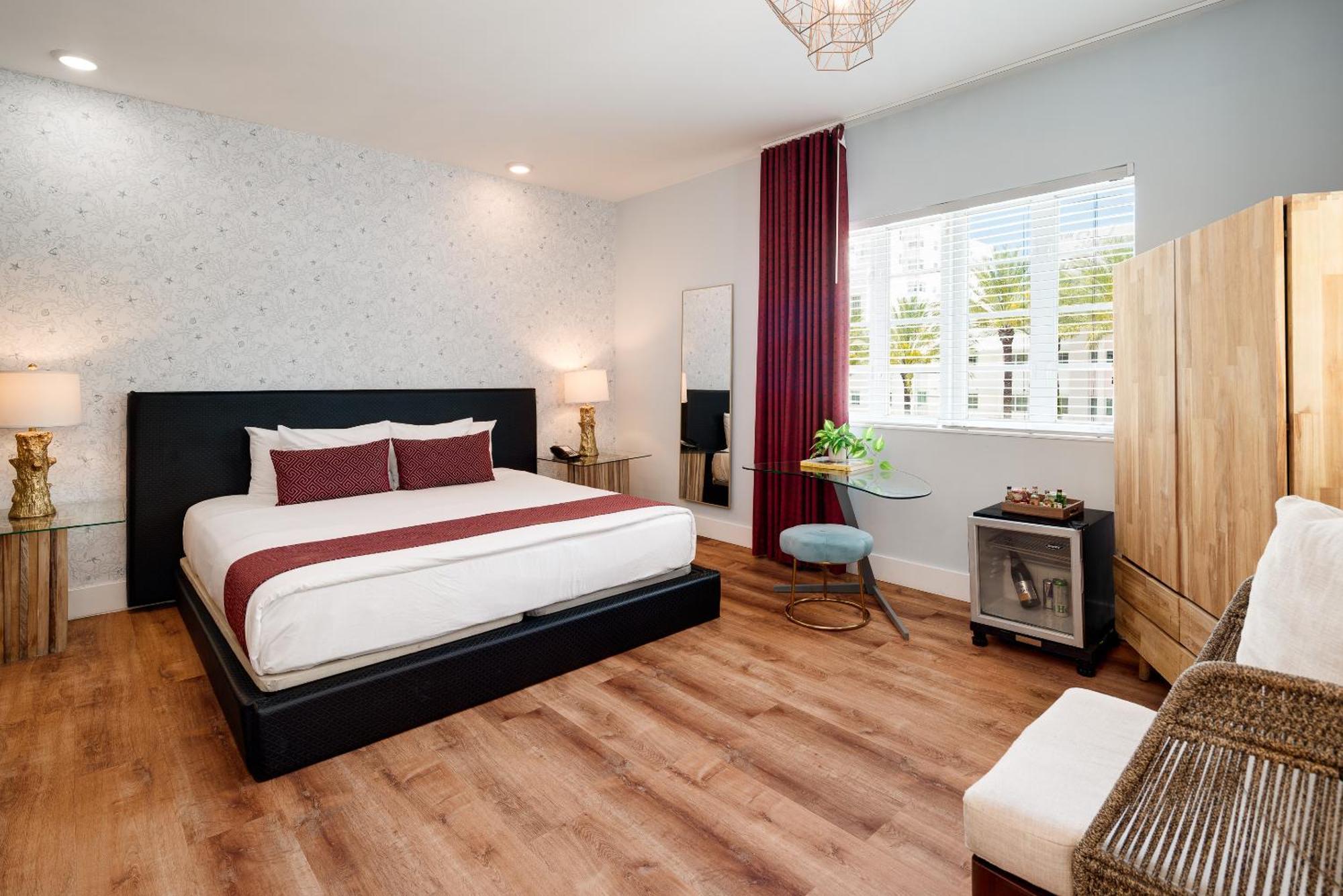 Junior Suite King City View