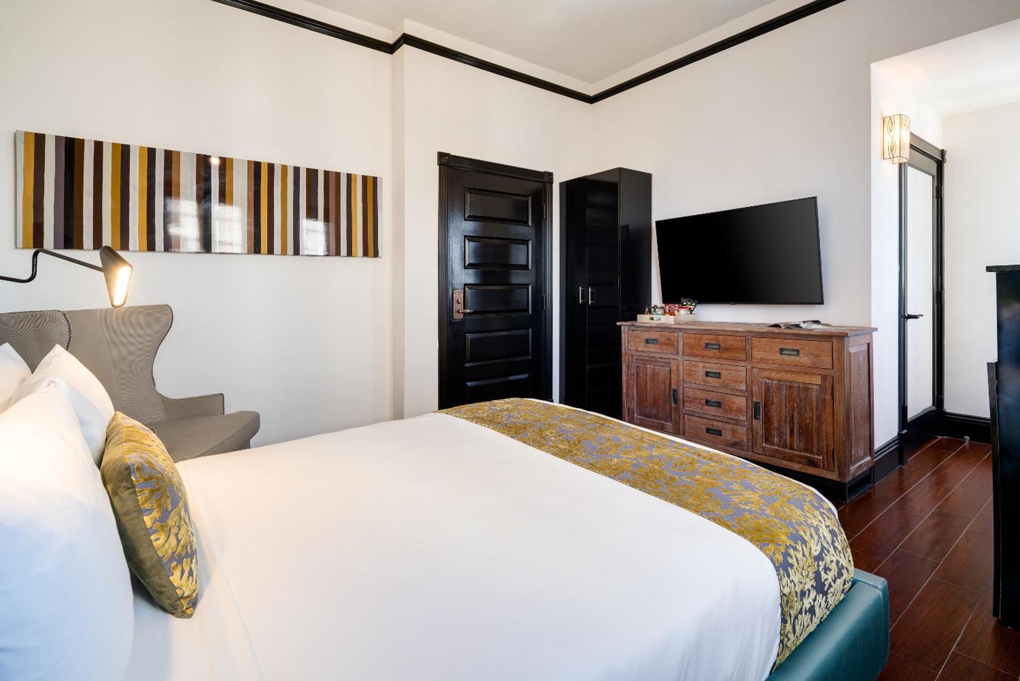 Accessible Classic Queen Room