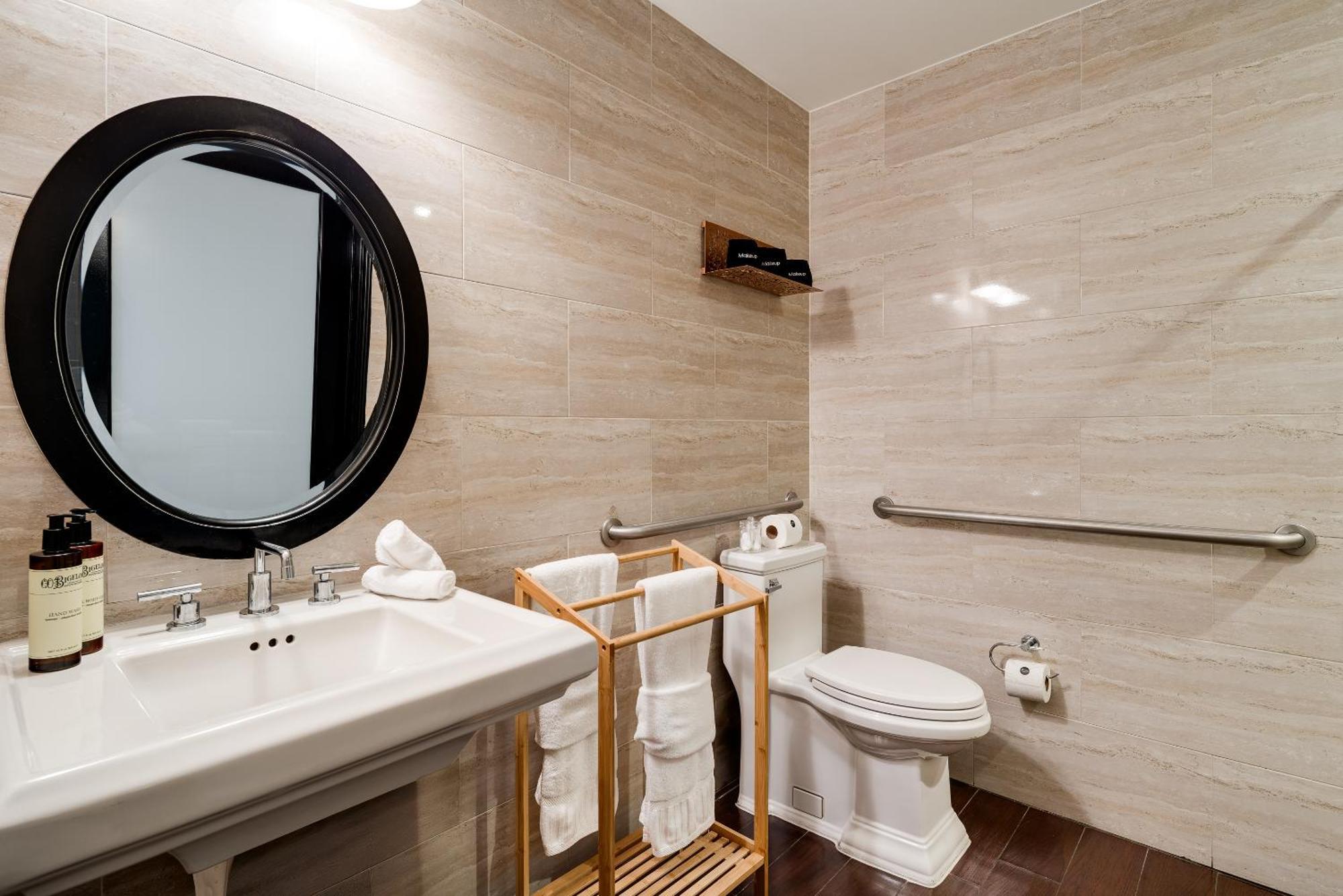 Accessible Classic Queen Room