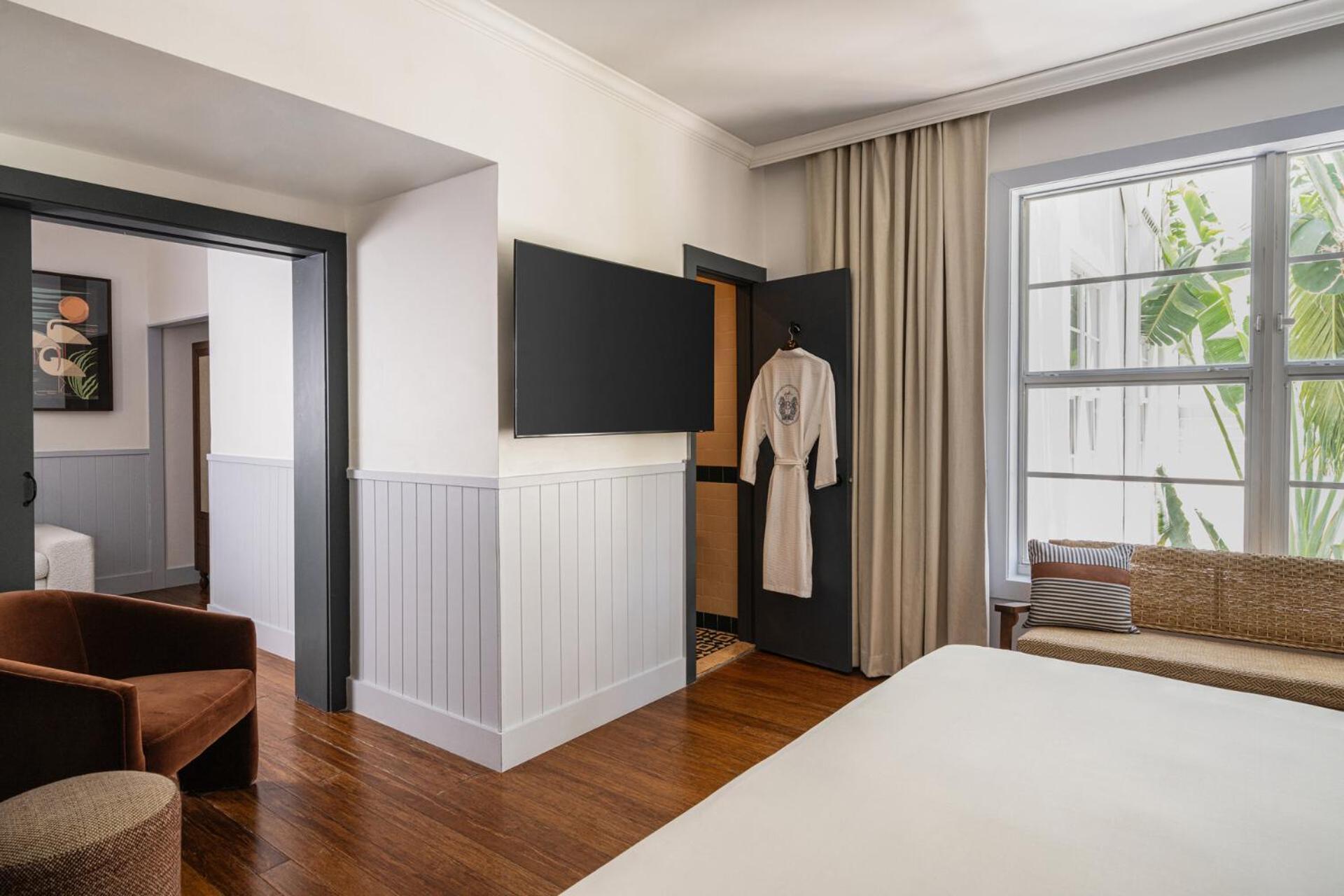 Junior King Suite Non-Smoking