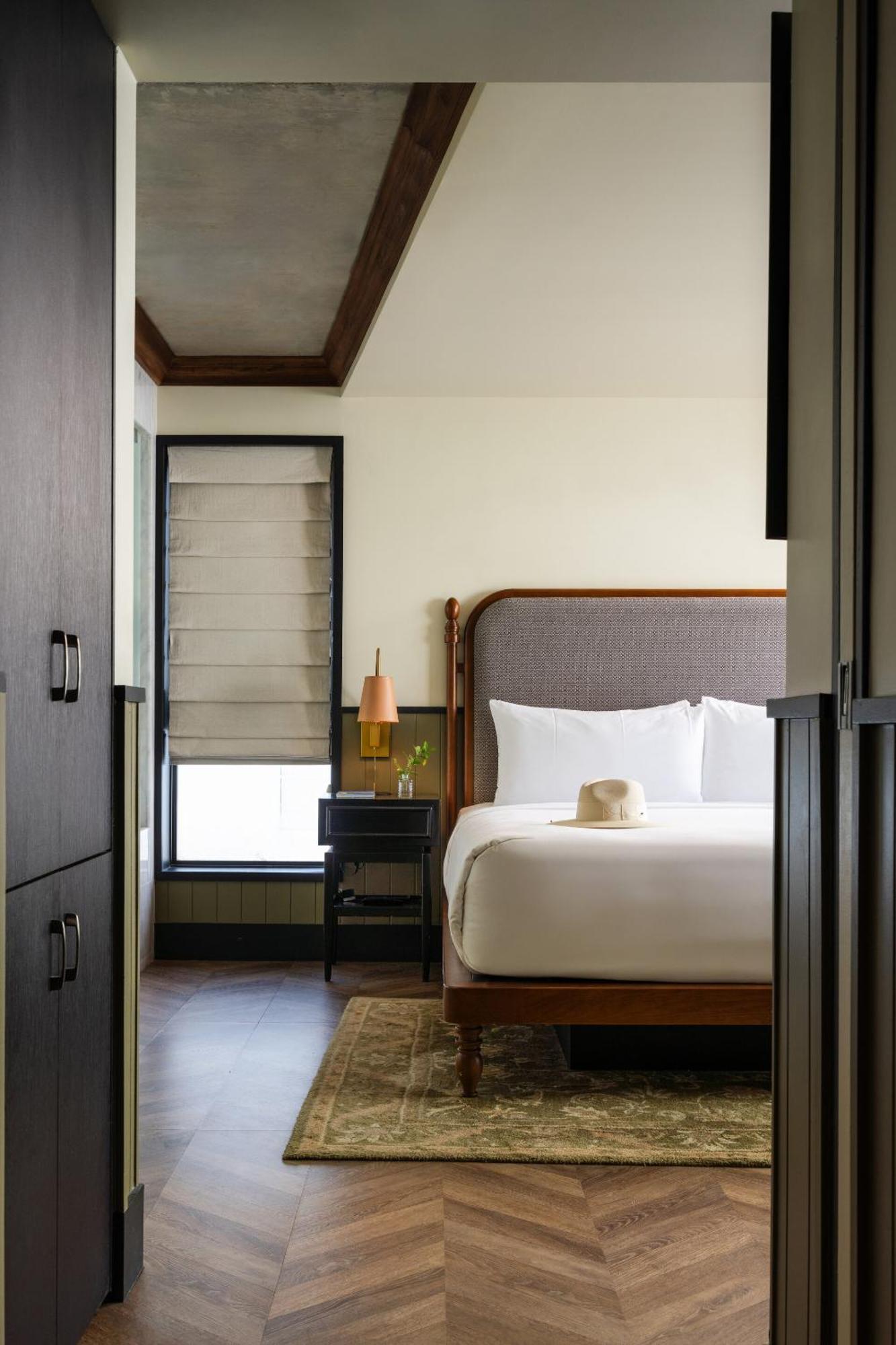 Two-Bedroom King Suite Double Bunk Bed Non-Smoking