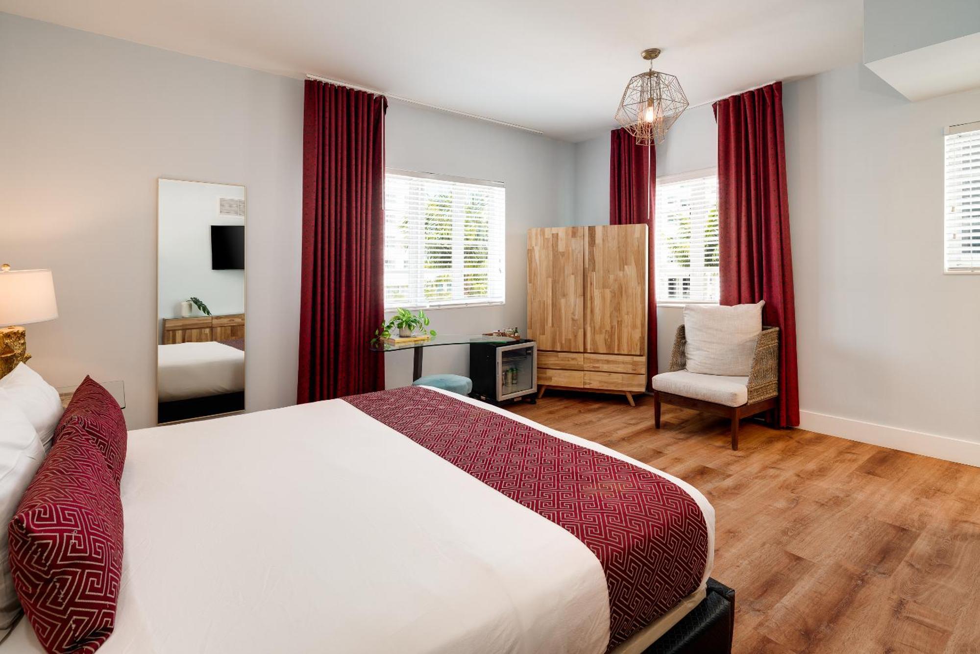 Junior Suite King City View