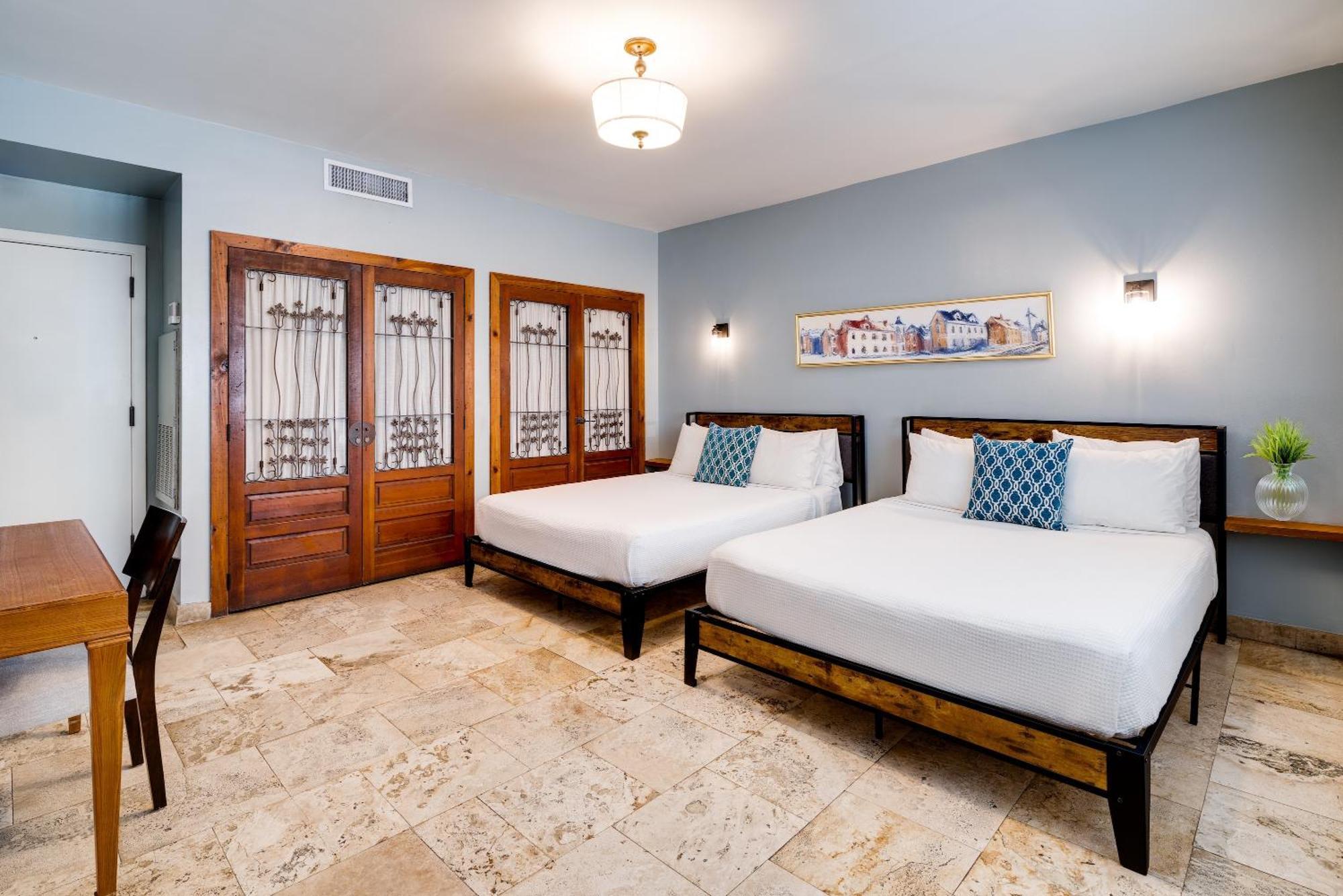 Double Queen Room