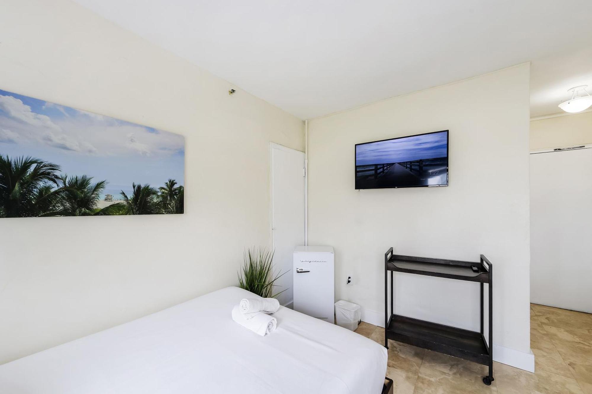 Deluxe Room Two double Beds Suite Ocean View Self Check