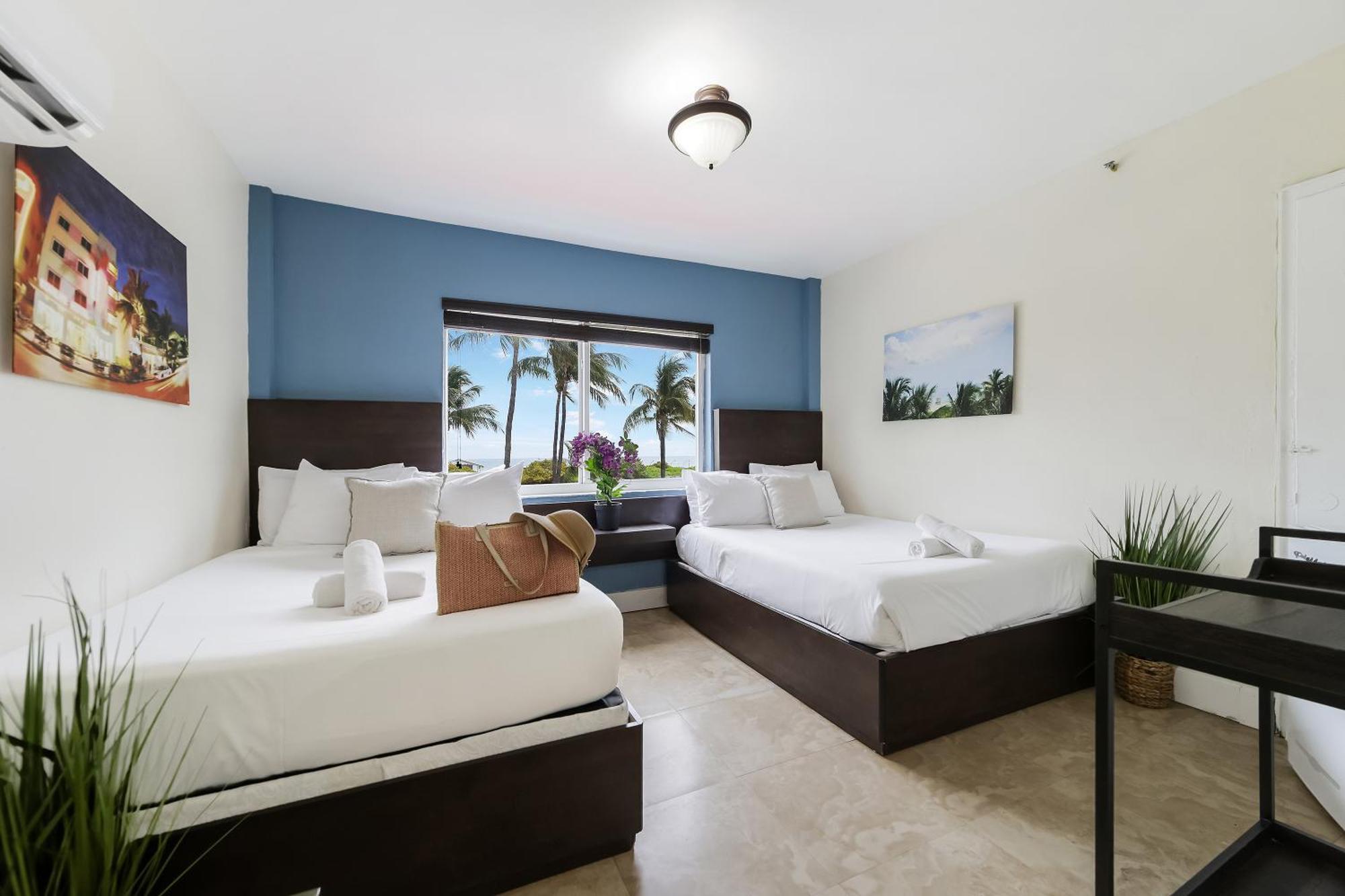 Deluxe Room Two double Beds Suite Ocean View Self Check