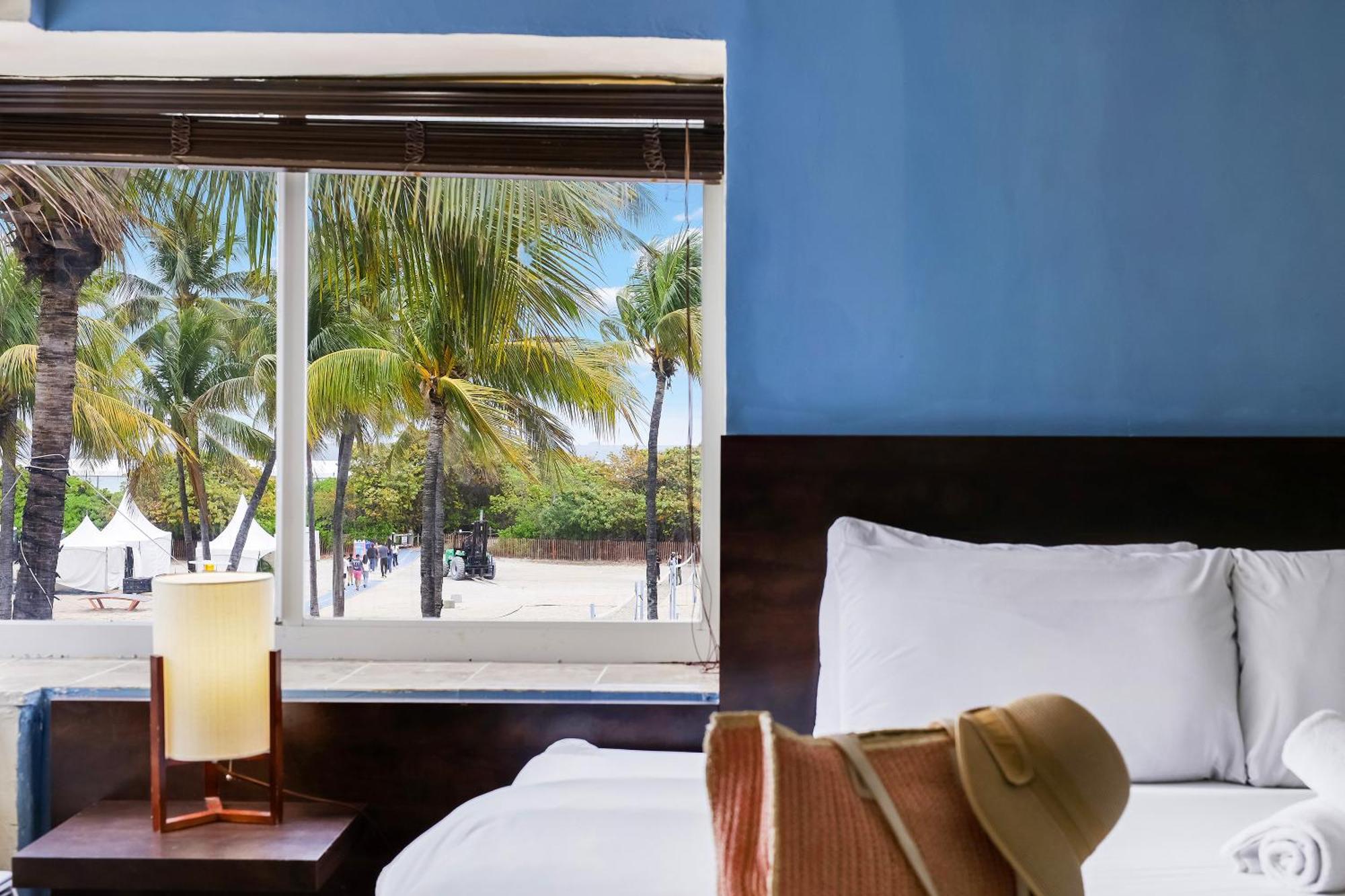 Deluxe Room Two double Beds Suite Ocean View Self Check