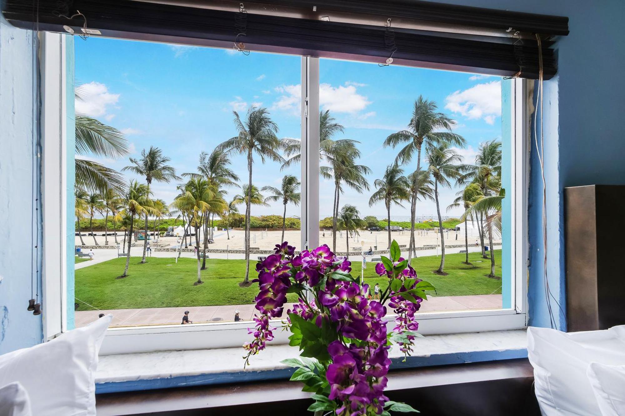 Deluxe Room Two double Beds Suite Ocean View Self Check