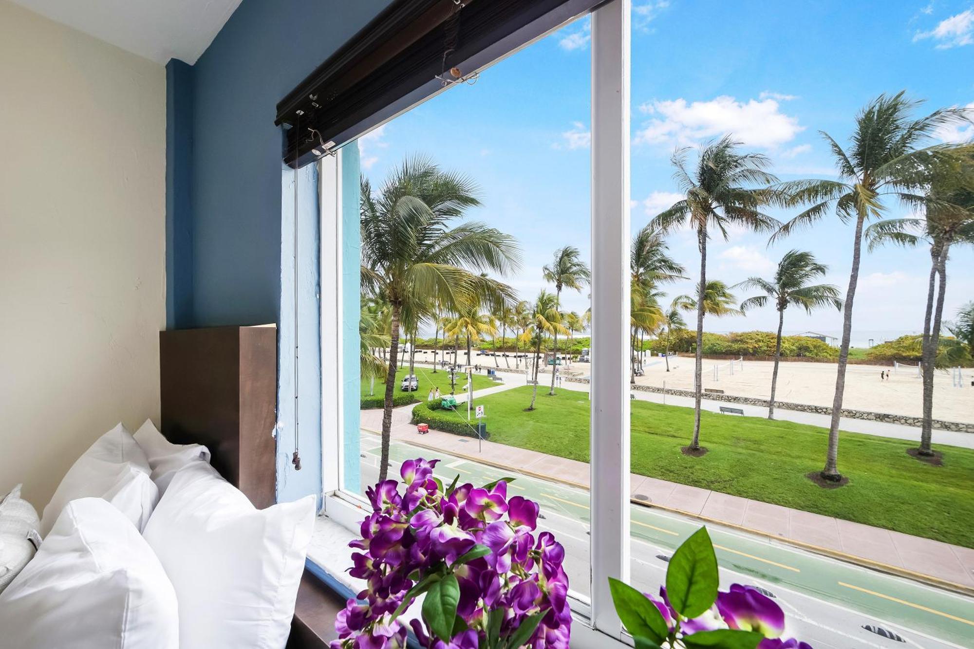 Deluxe Room Two double Beds Suite Ocean View Self Check